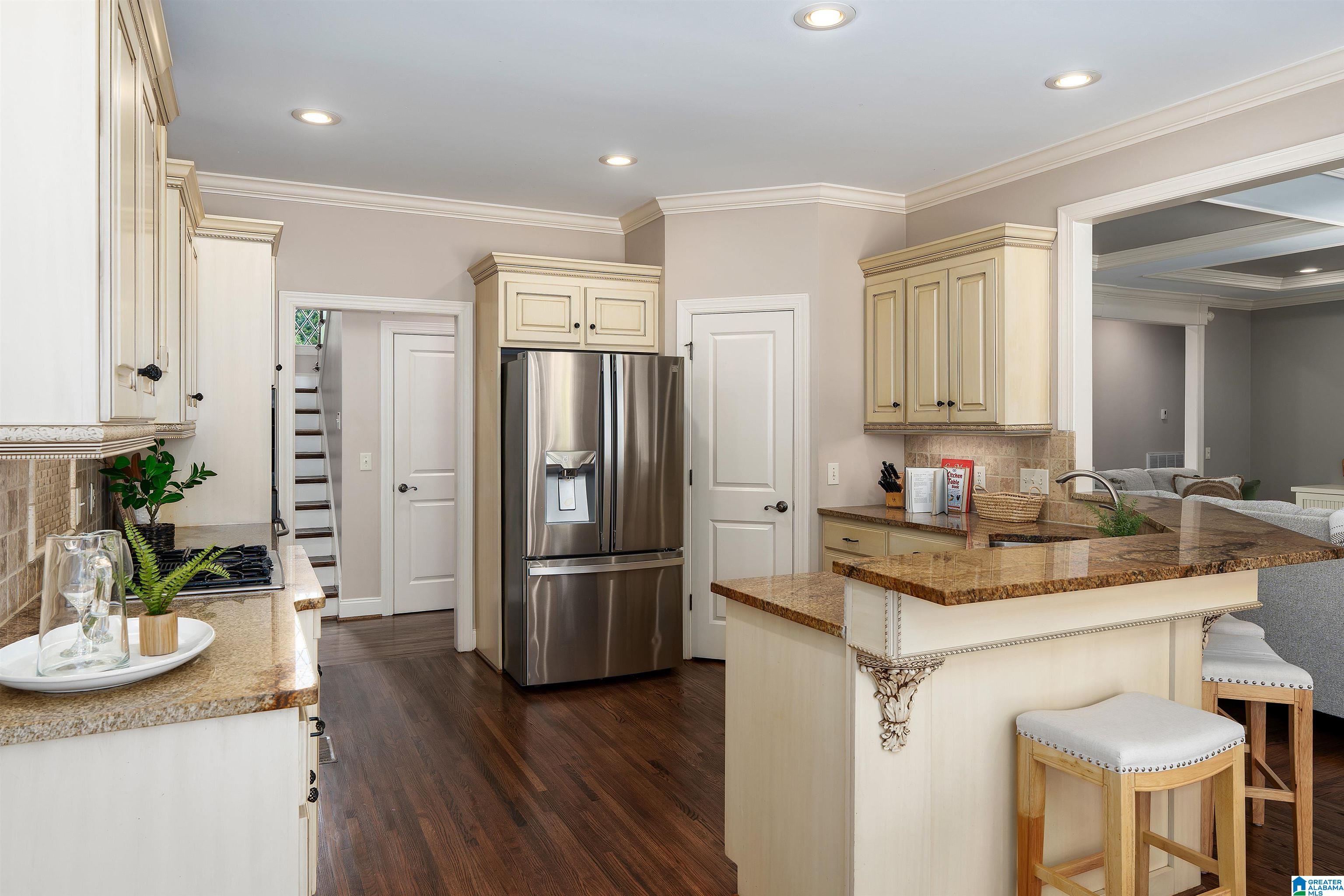 5232 LAKE CREST CIRCLE