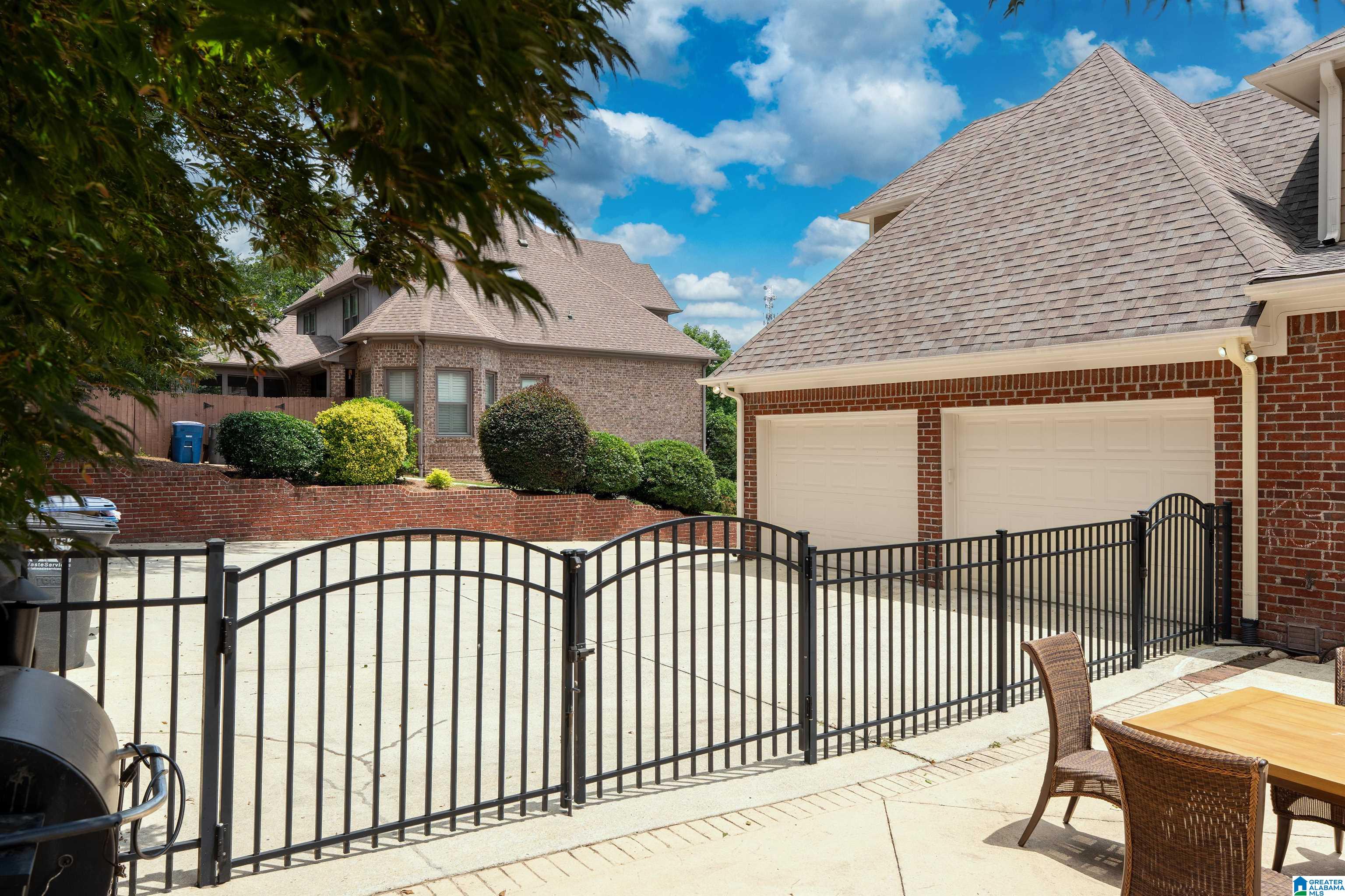 5232 LAKE CREST CIRCLE