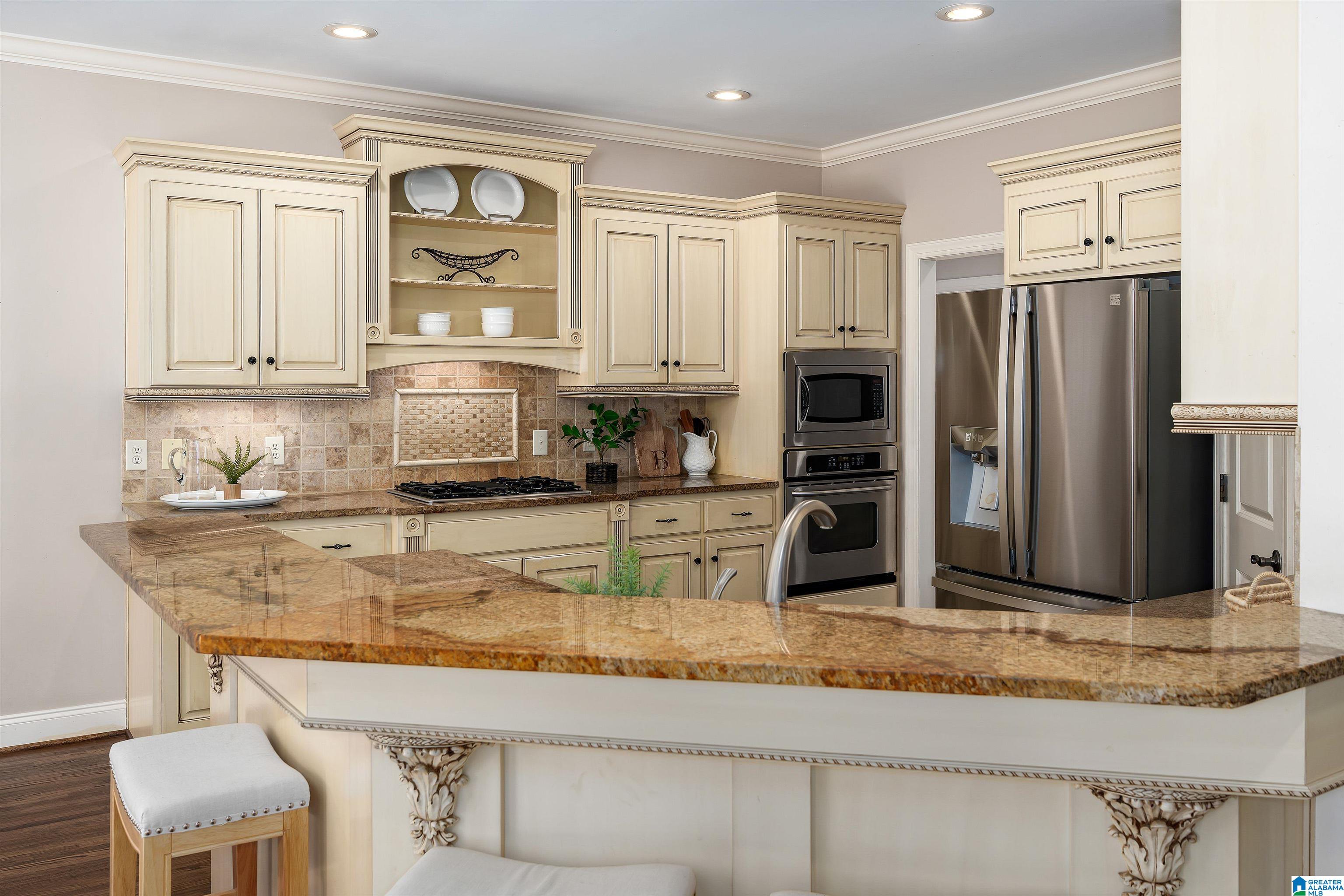 5232 LAKE CREST CIRCLE
