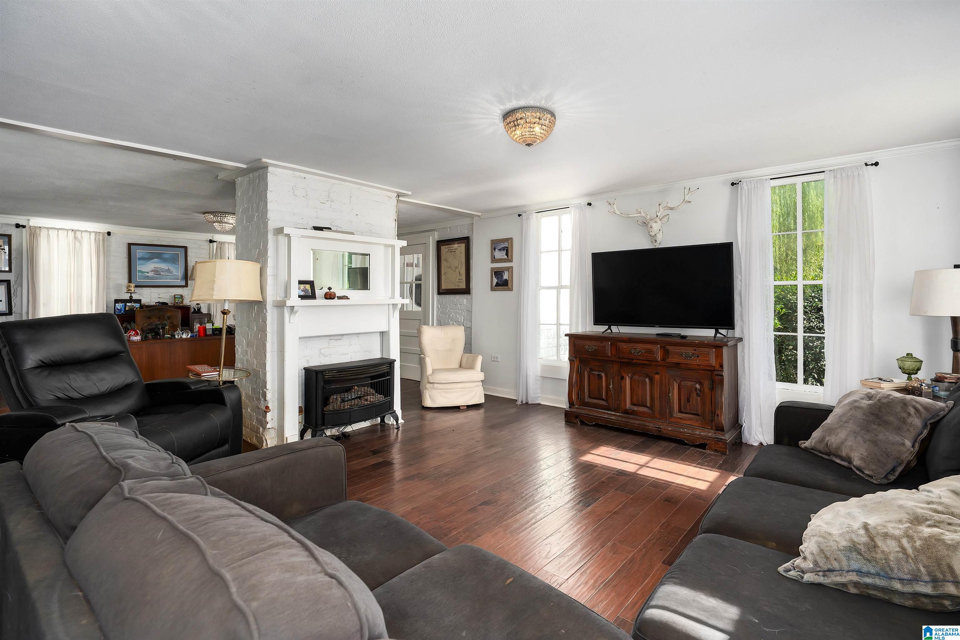 129 1ST AVENUE W