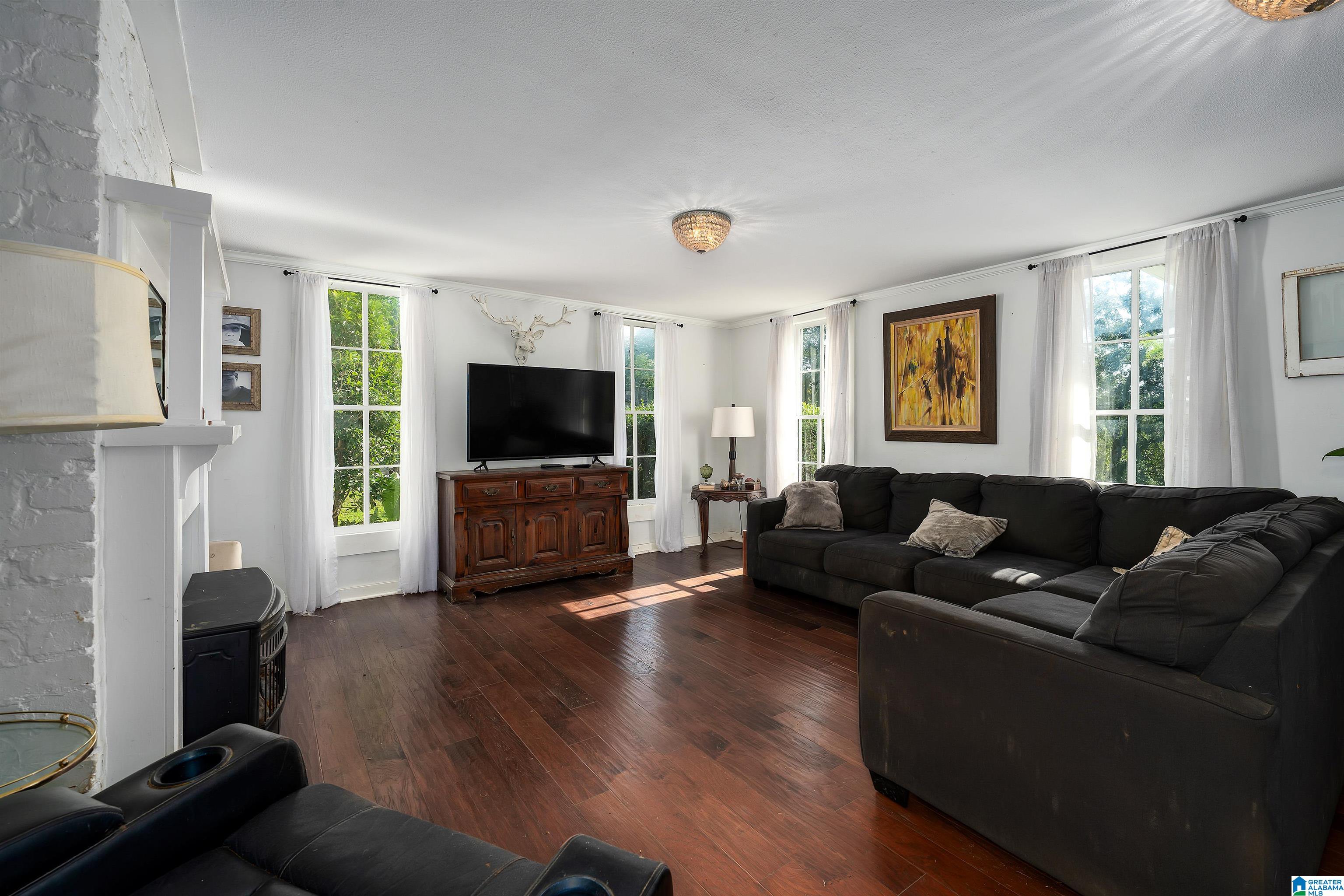 129 1ST AVENUE W
