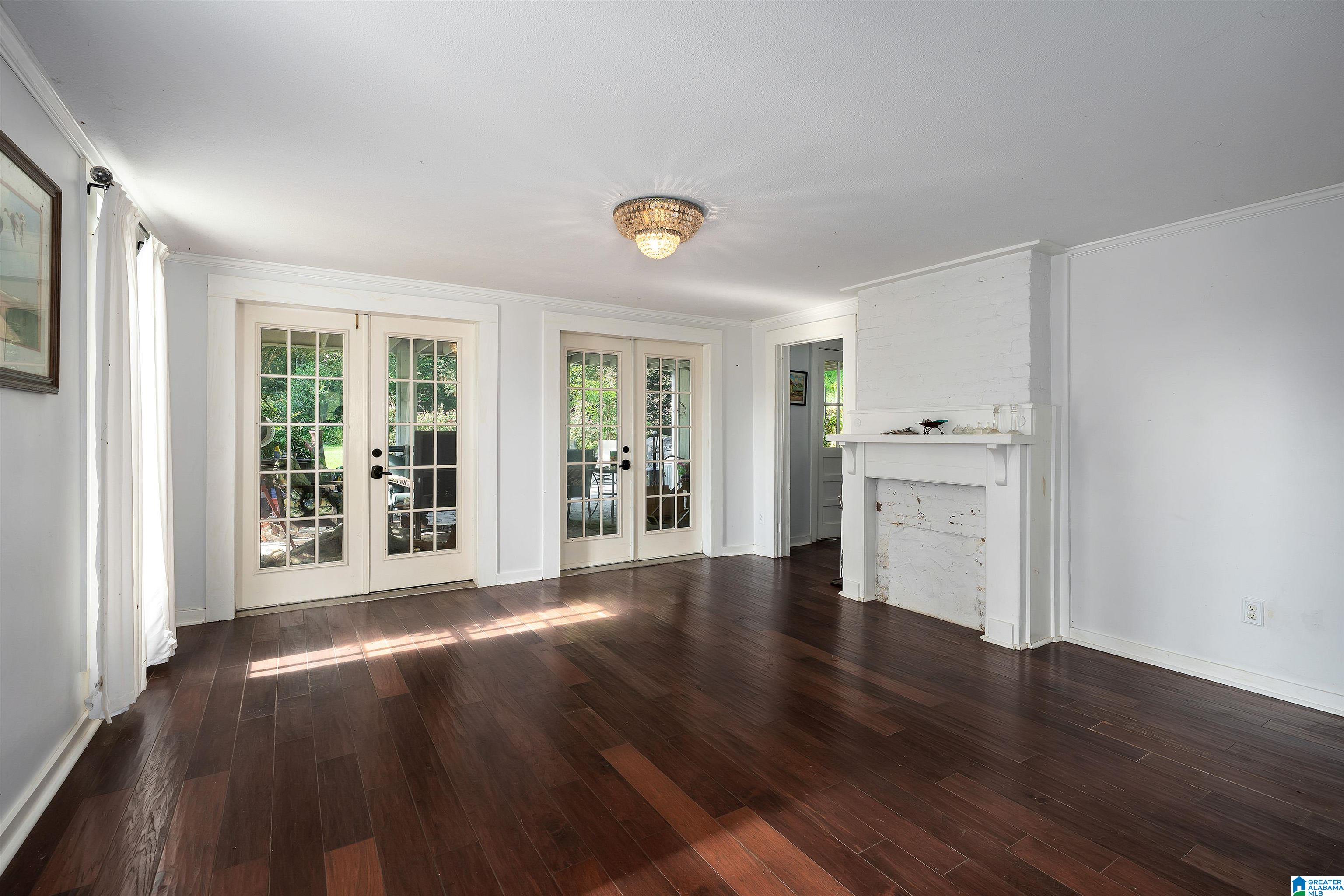 129 1ST AVENUE W
