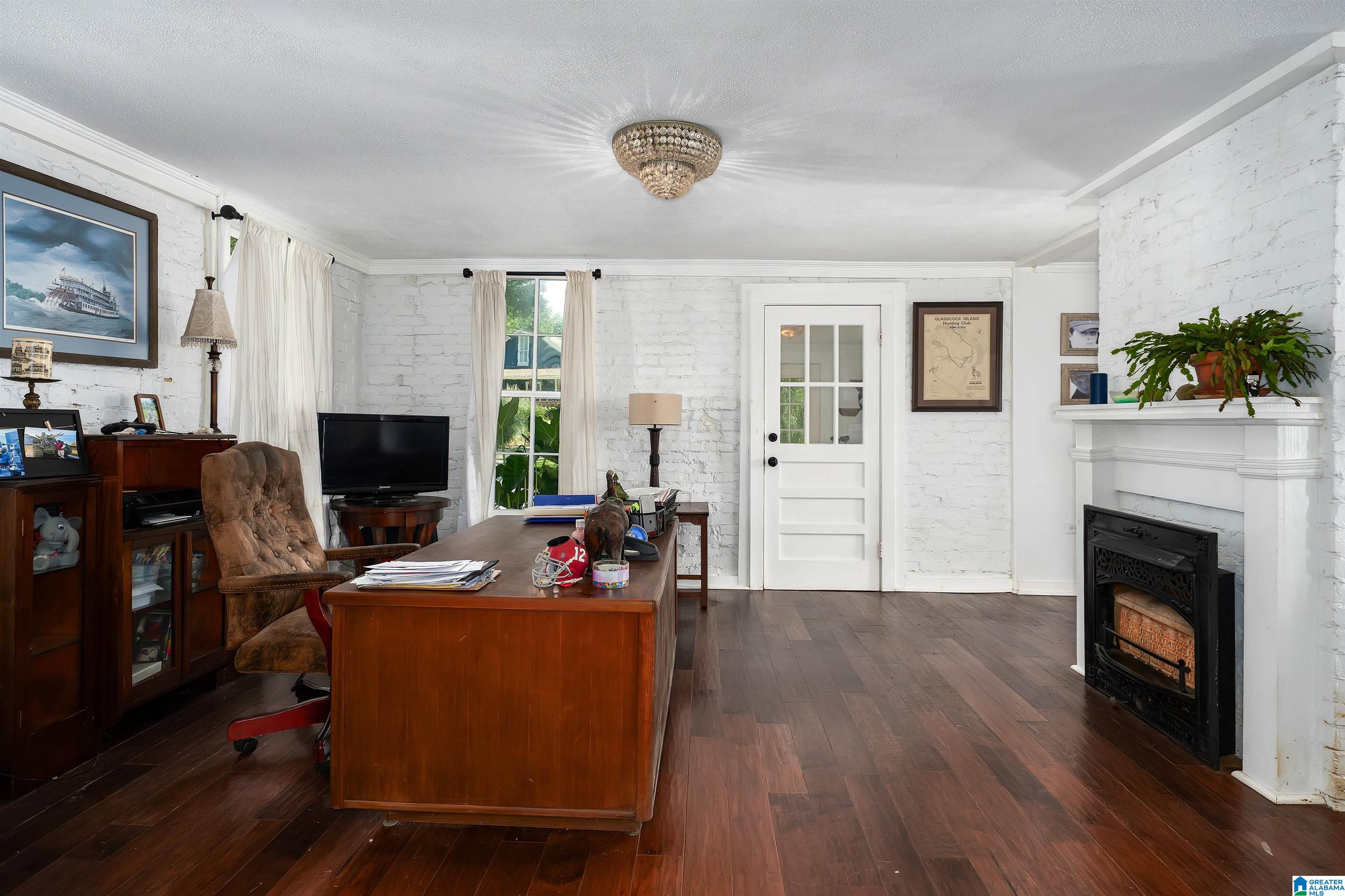 129 1ST AVENUE W