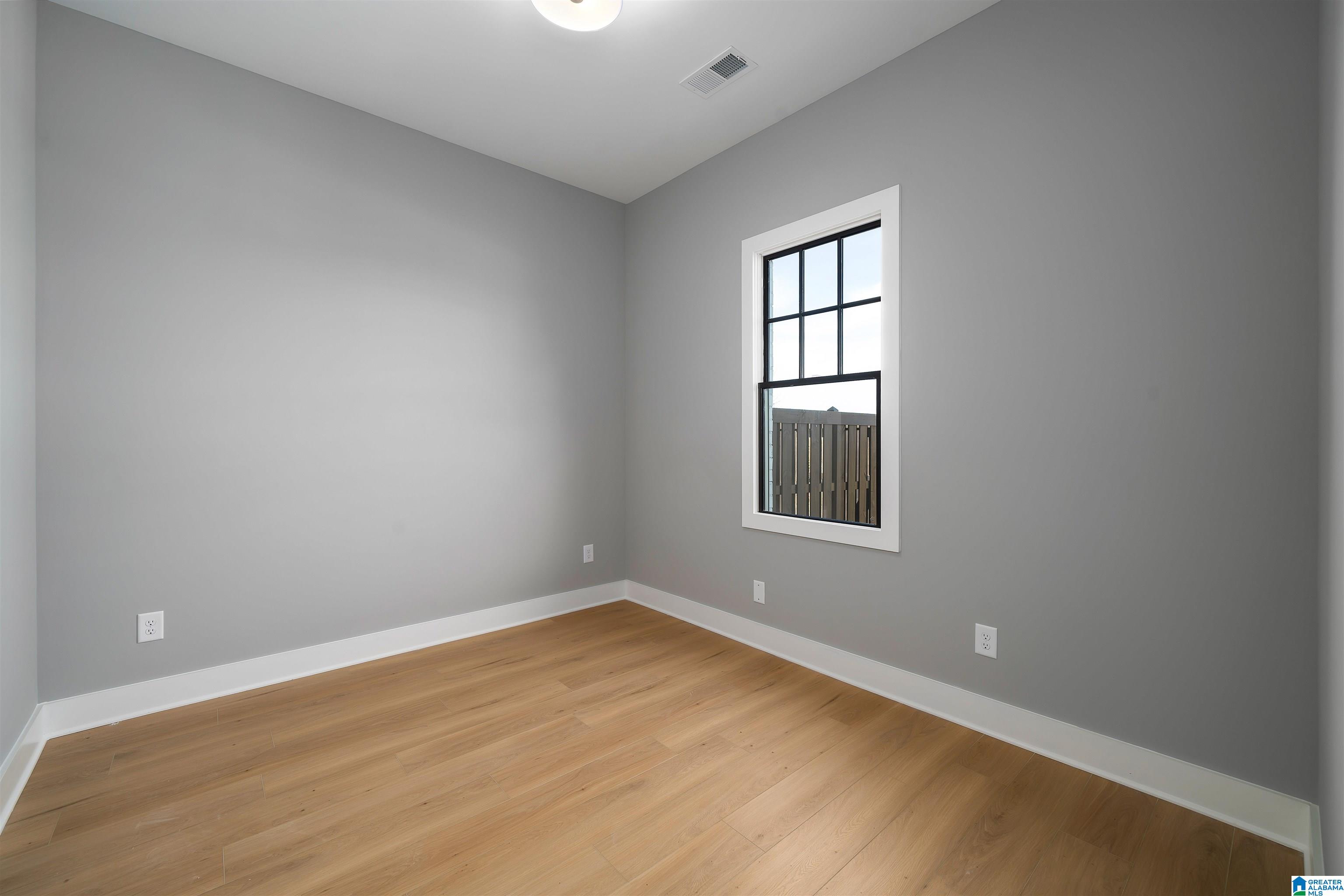 1038 WINDSOR DRIVE