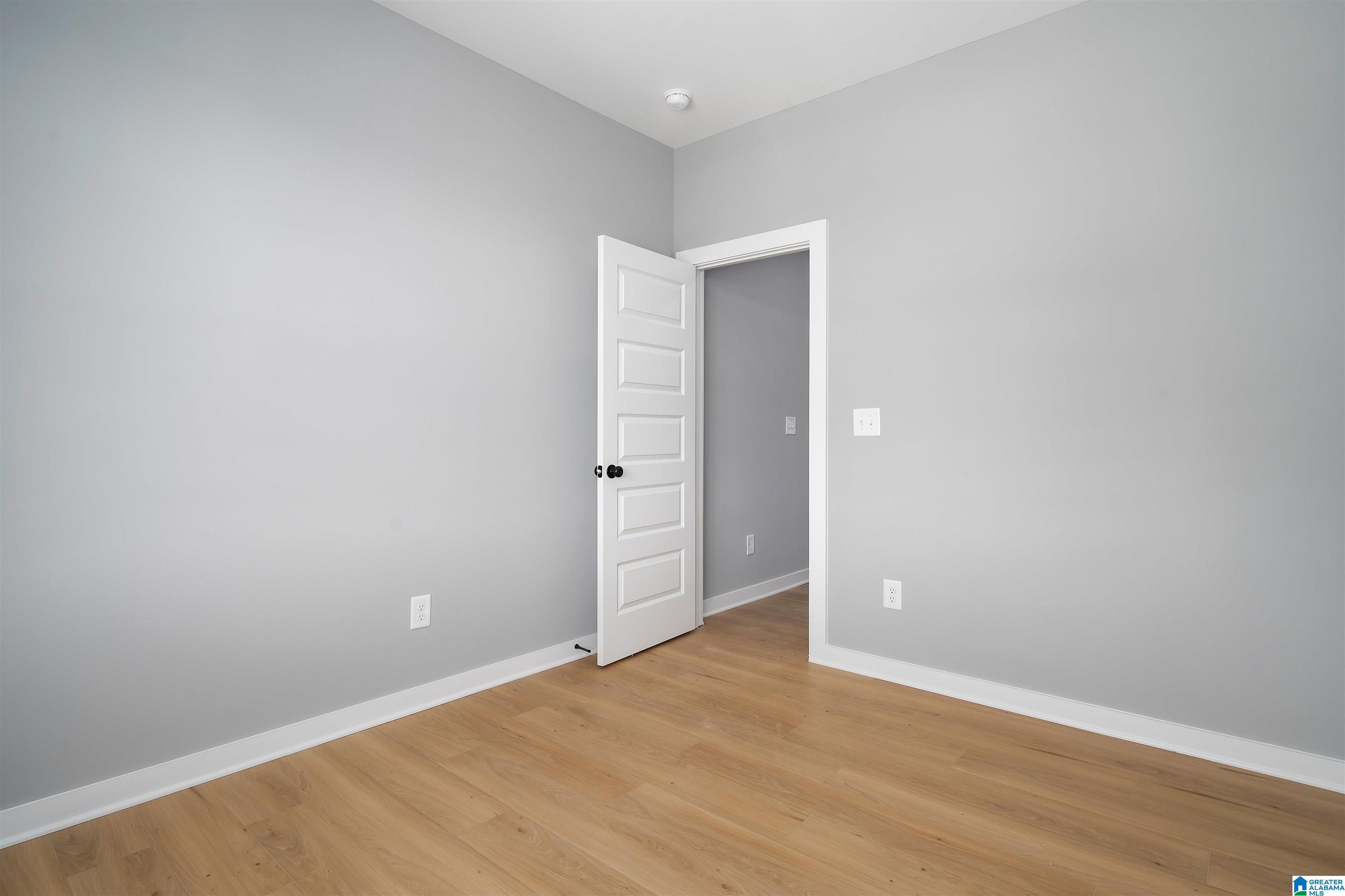 1038 WINDSOR DRIVE