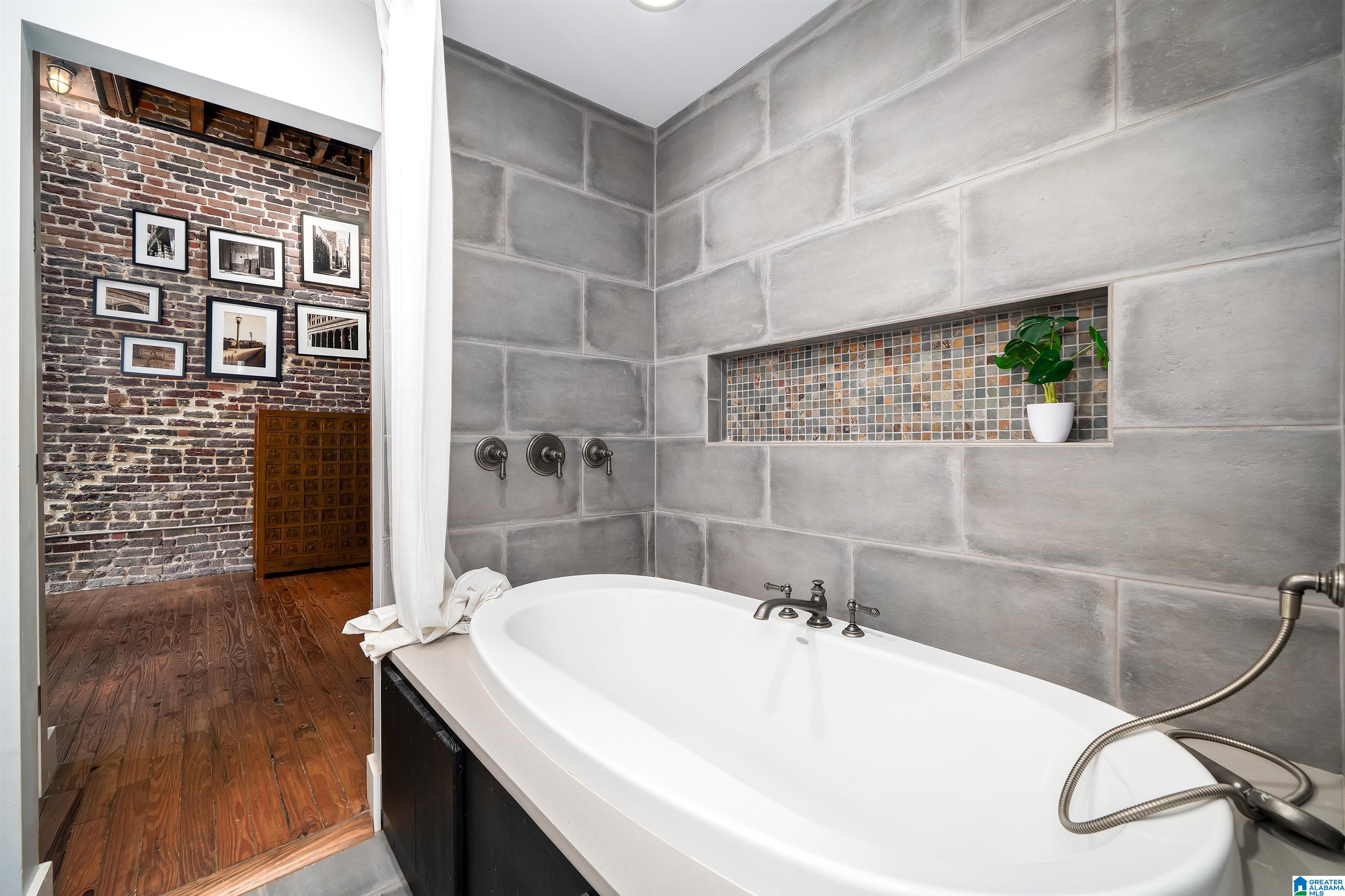 2217 2ND AVENUE N 206