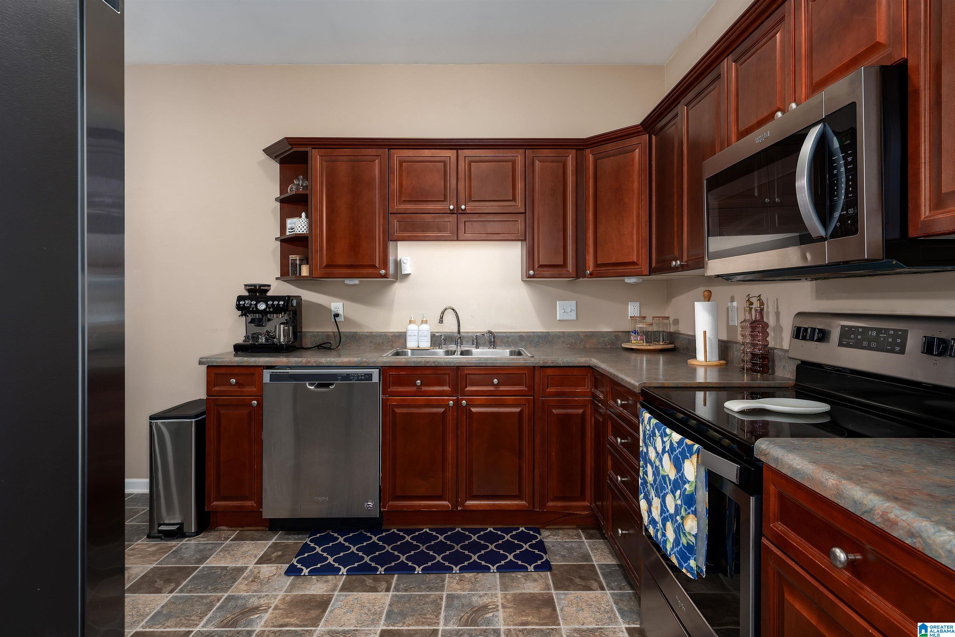 2457 RIDGEMONT DRIVE