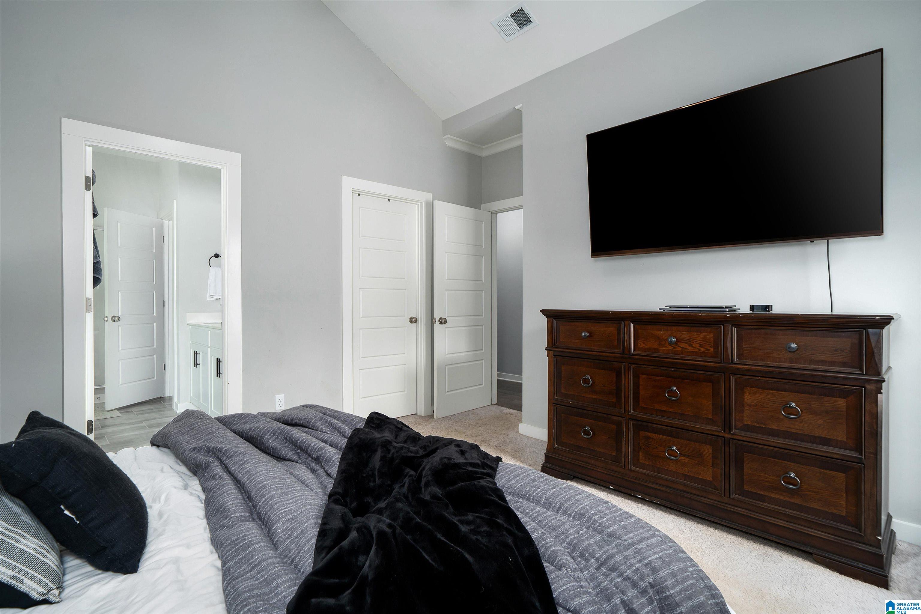 911 WHITE BARN CIRCLE