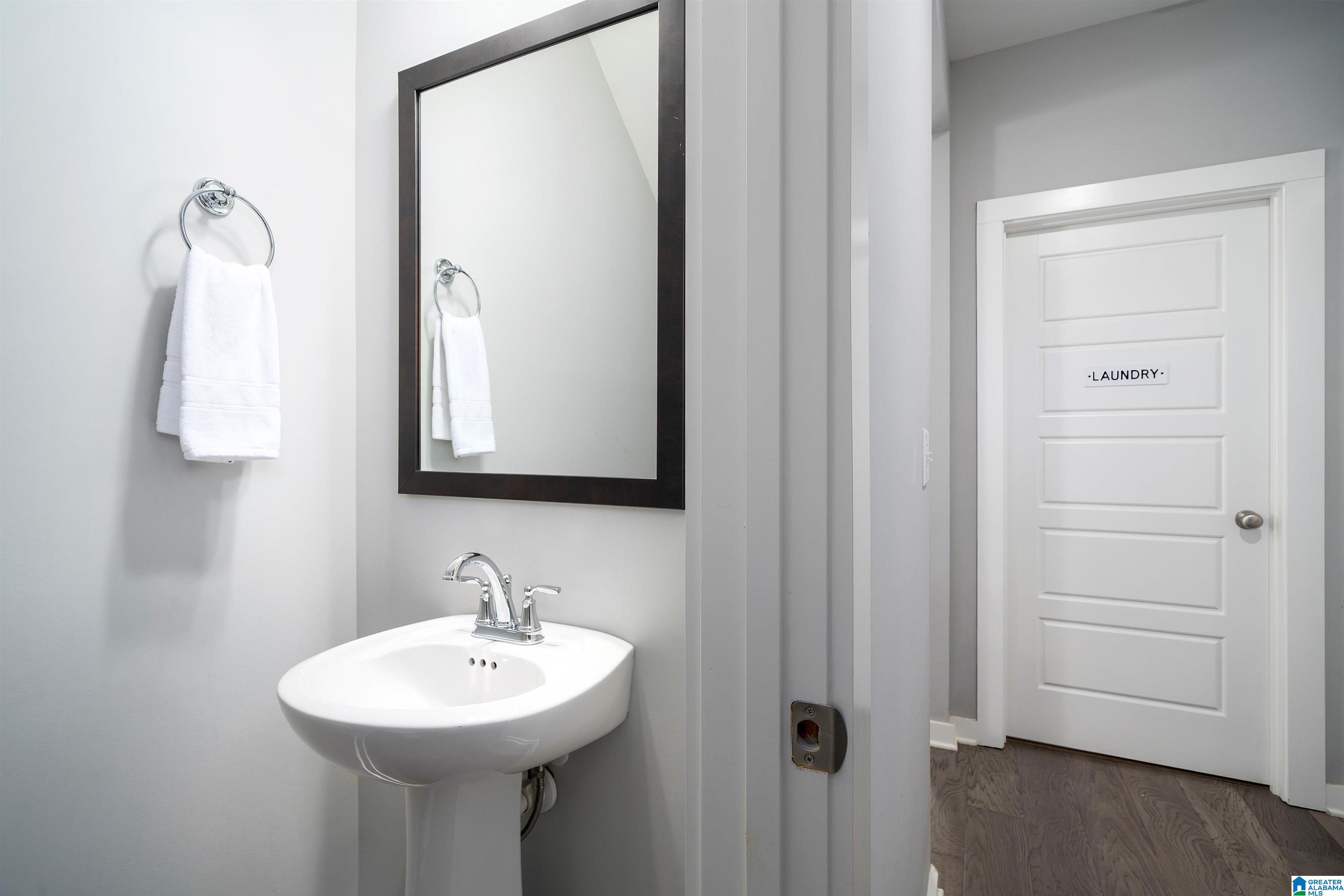 911 WHITE BARN CIRCLE