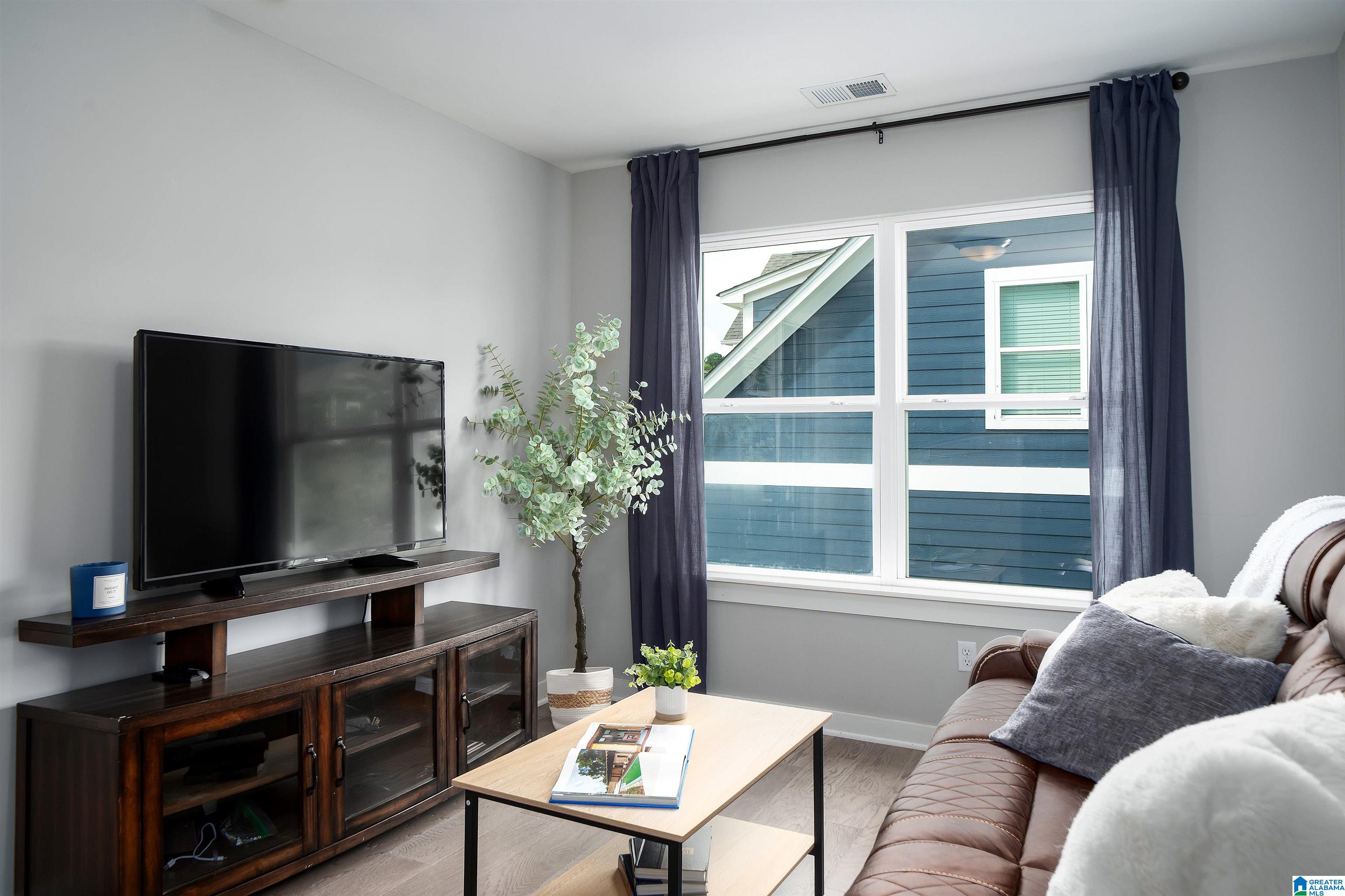 911 WHITE BARN CIRCLE