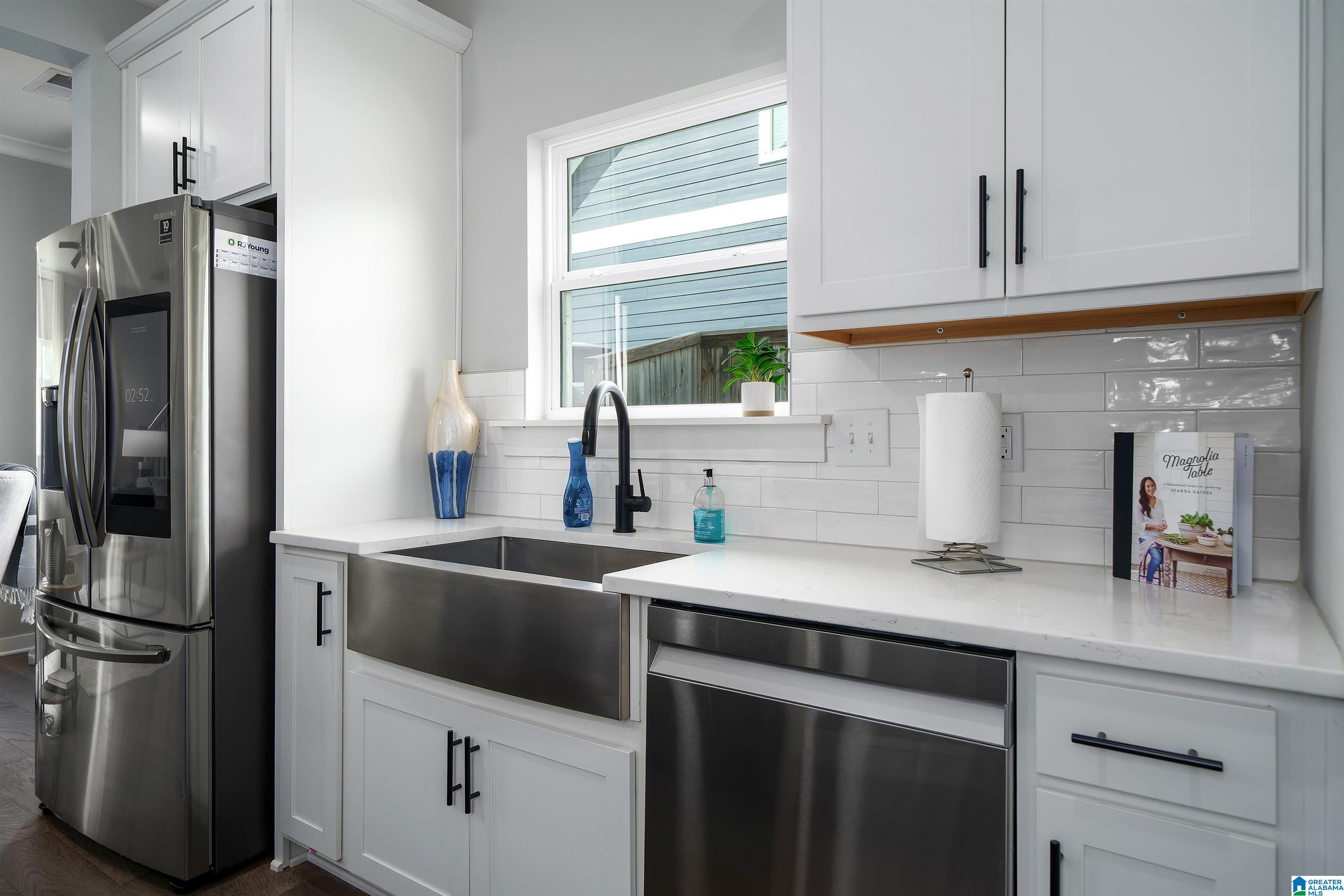 911 WHITE BARN CIRCLE