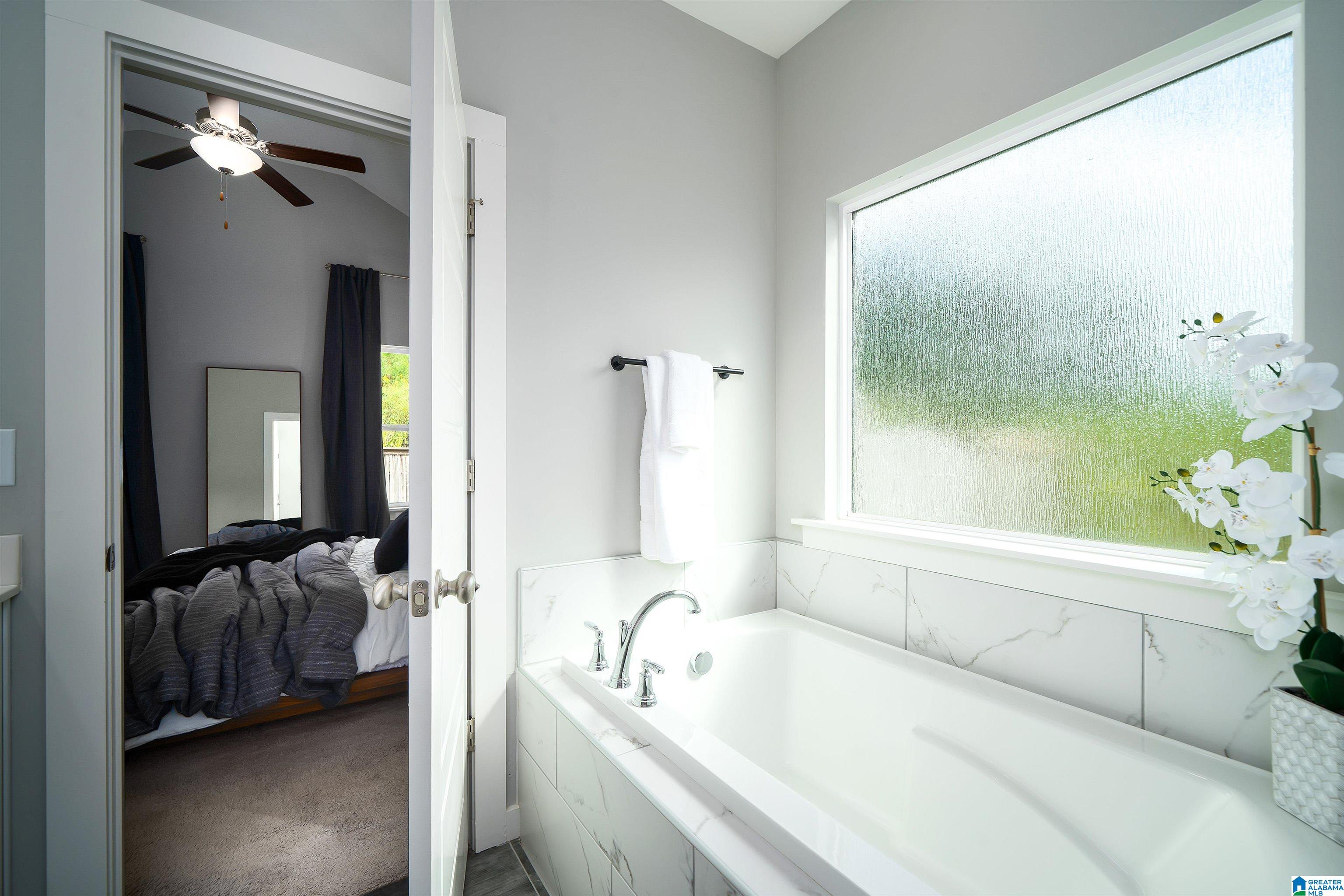 911 WHITE BARN CIRCLE