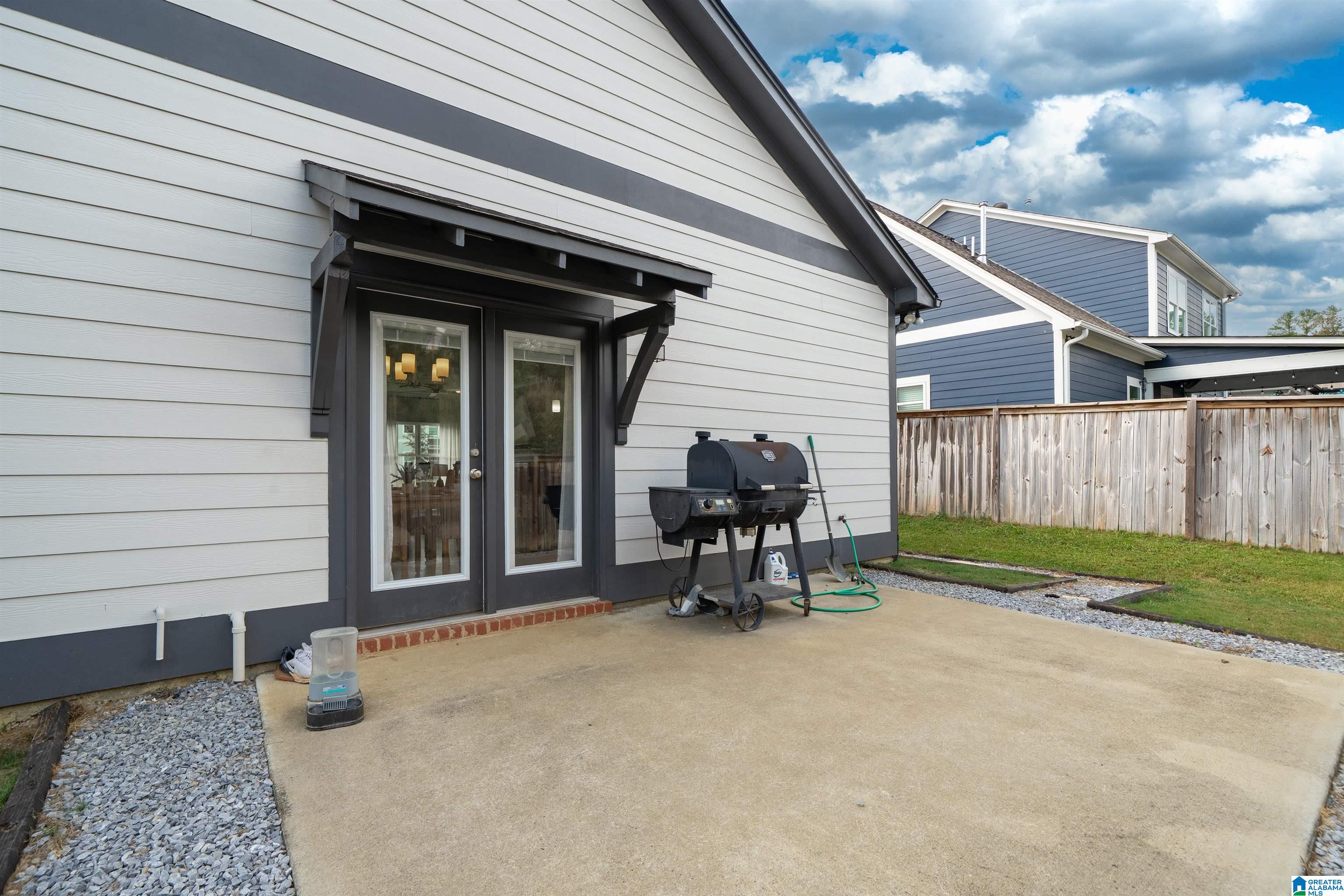 911 WHITE BARN CIRCLE