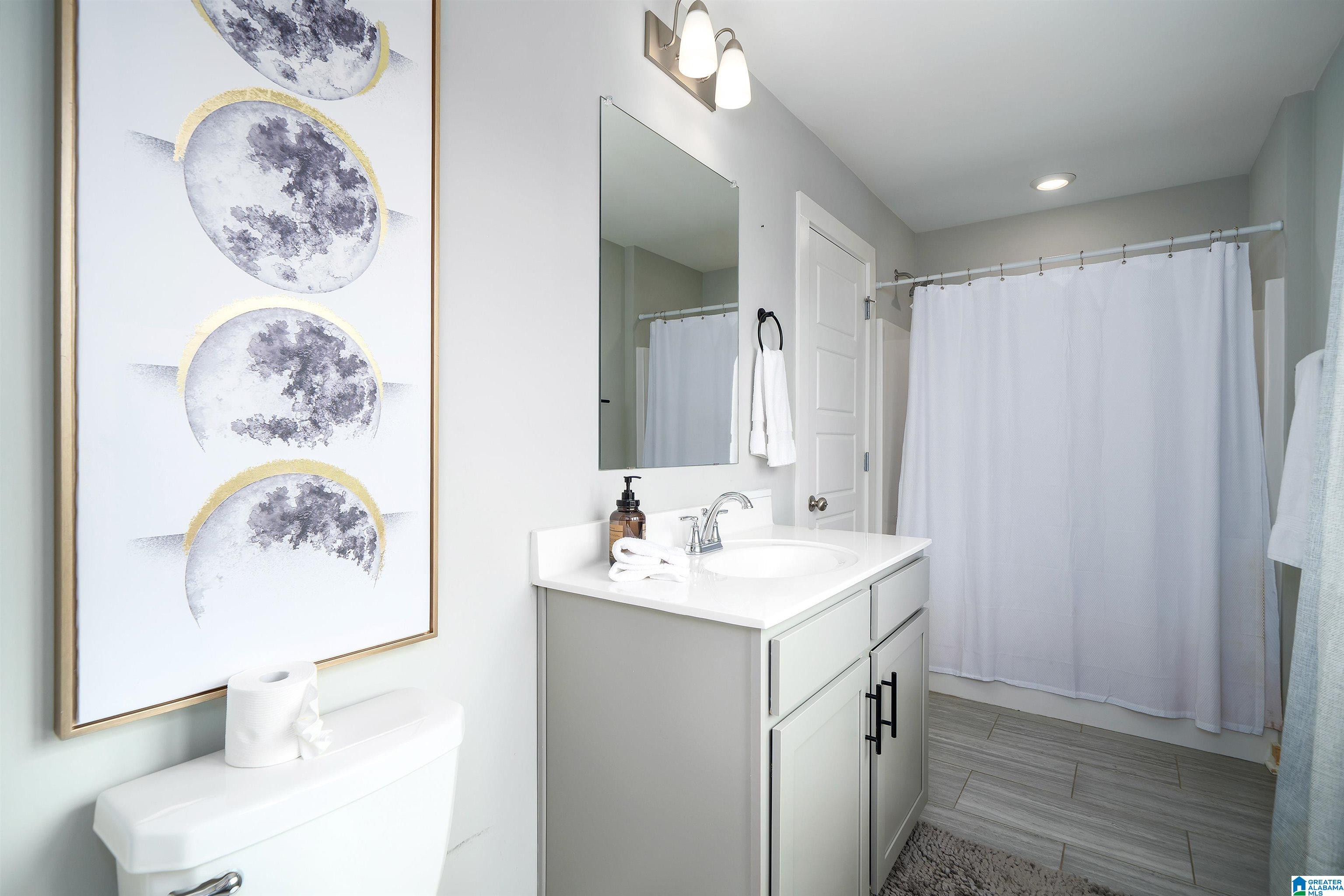 911 WHITE BARN CIRCLE