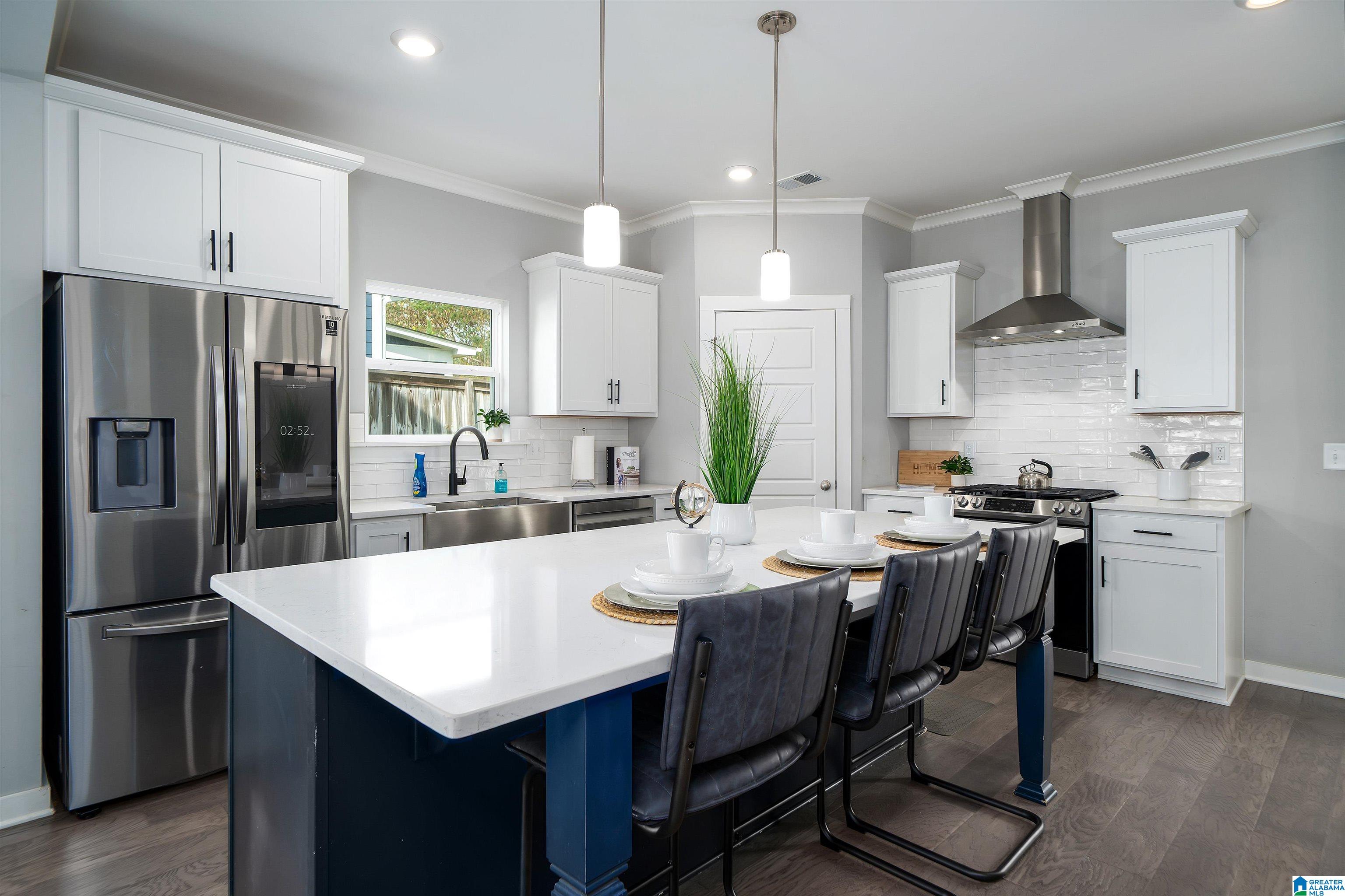 911 WHITE BARN CIRCLE