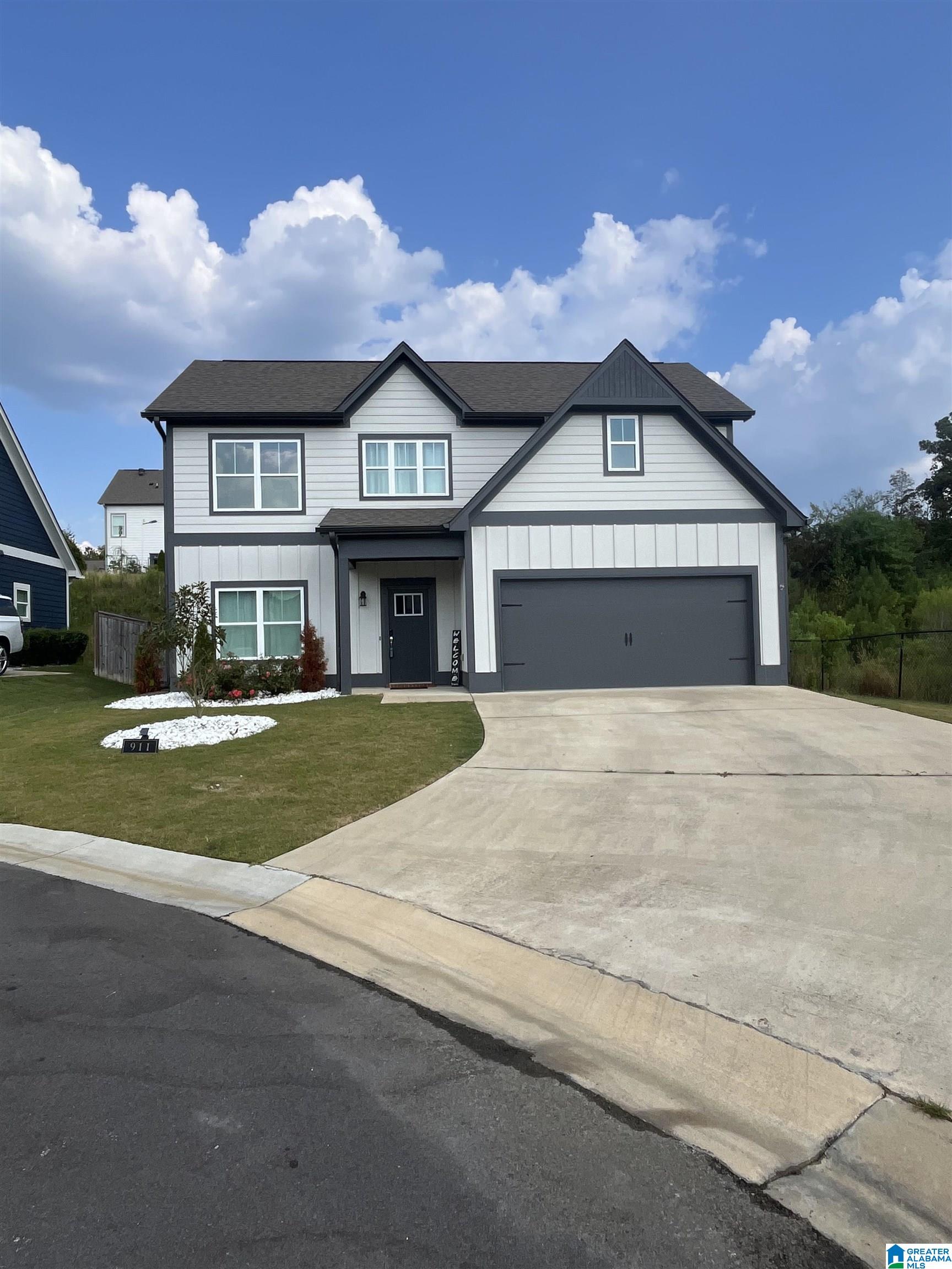 911 WHITE BARN CIRCLE