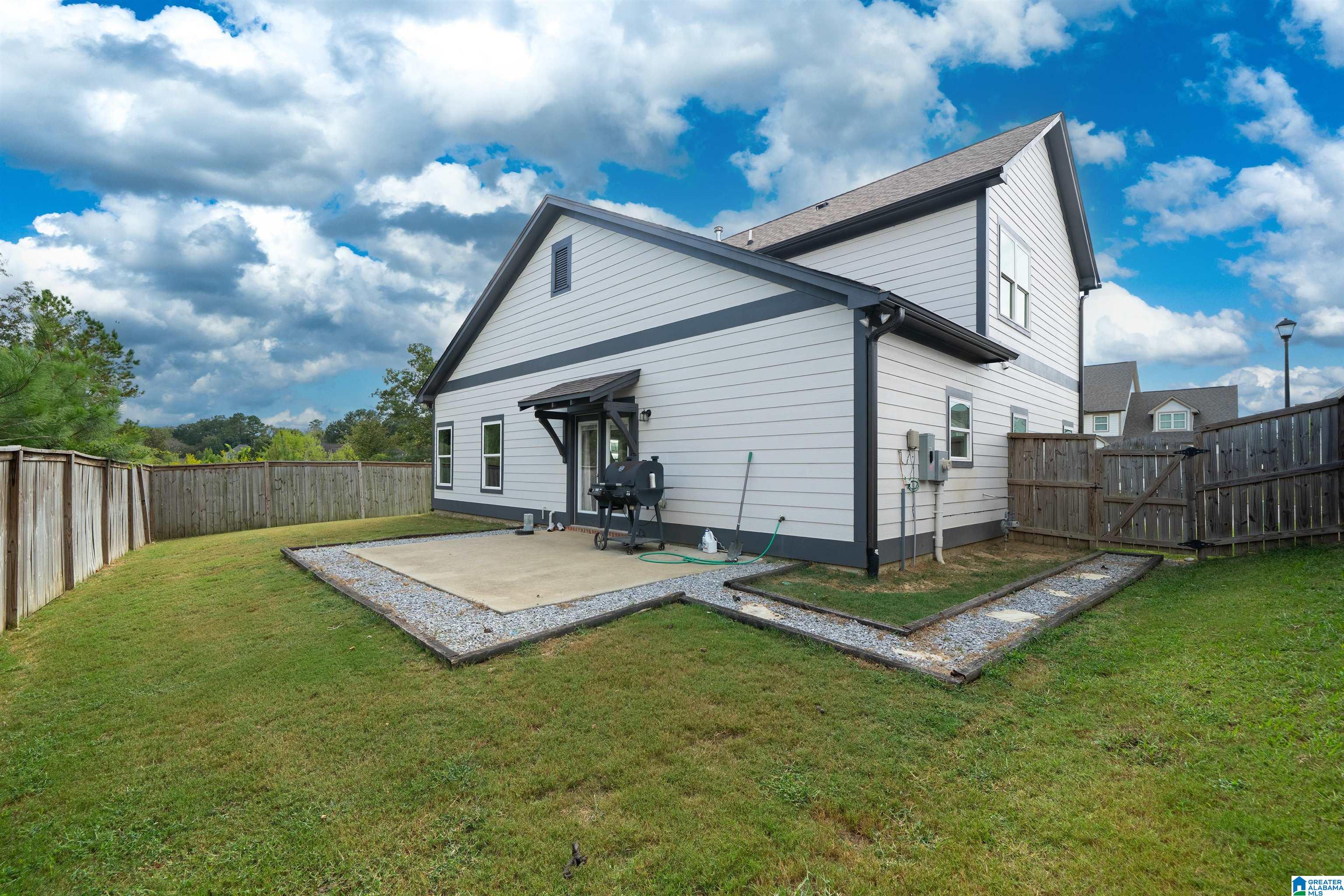 911 WHITE BARN CIRCLE