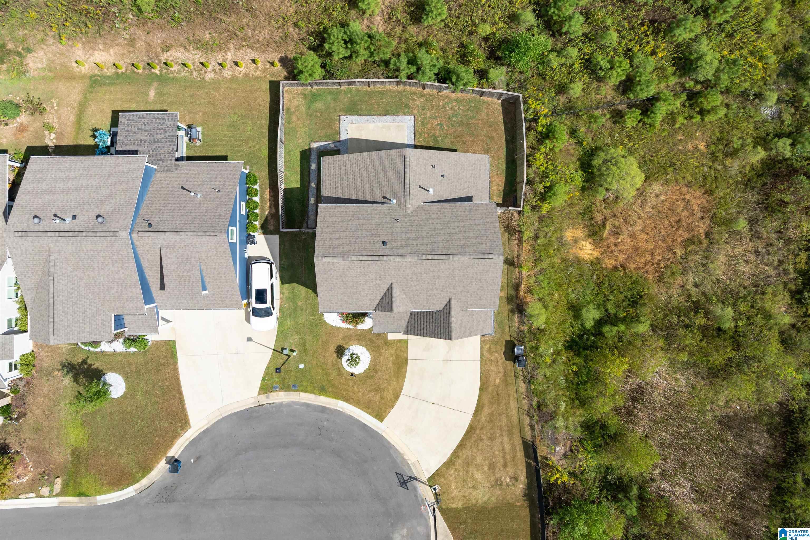 911 WHITE BARN CIRCLE