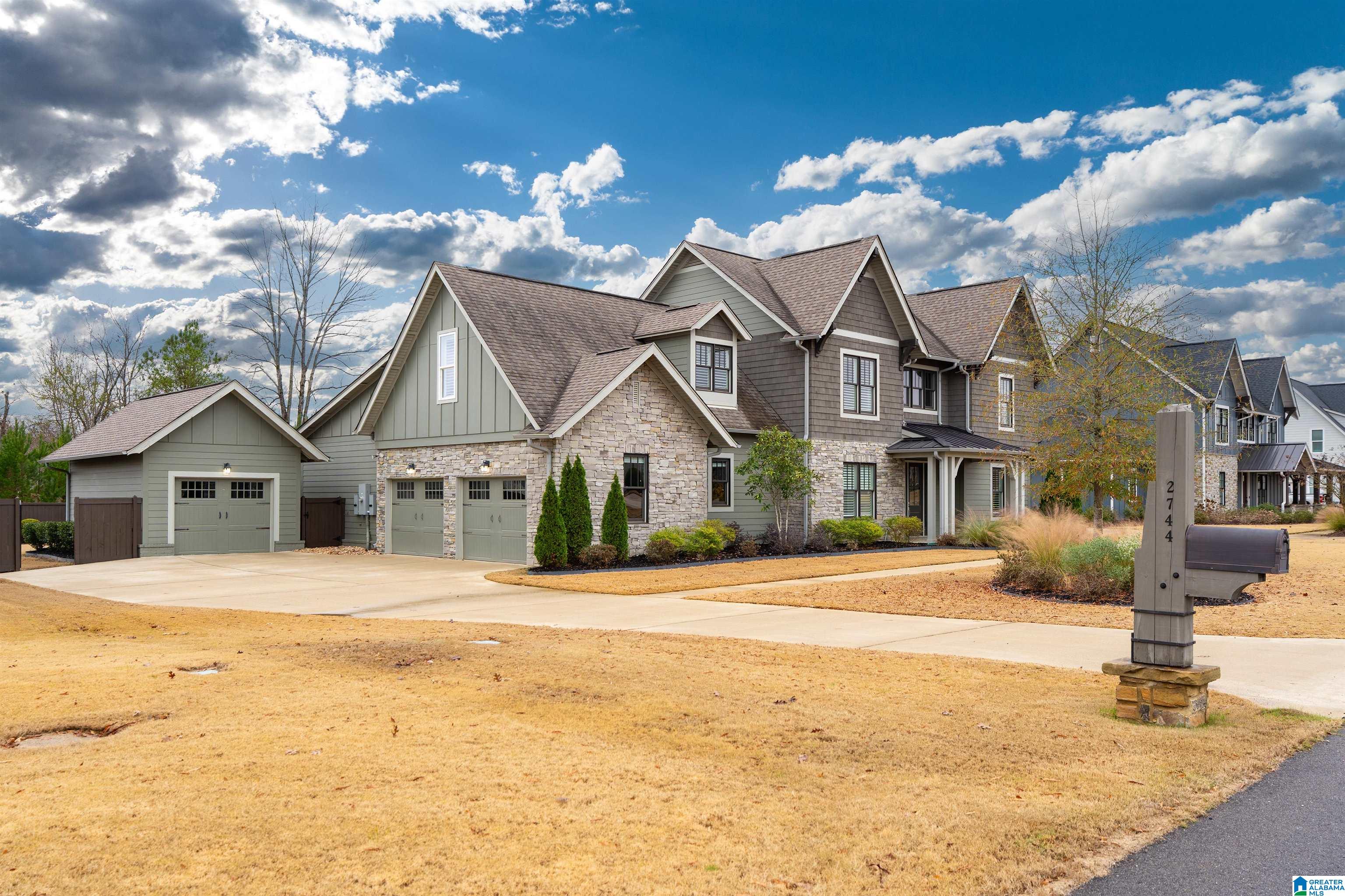 2744 BLACKRIDGE LANE