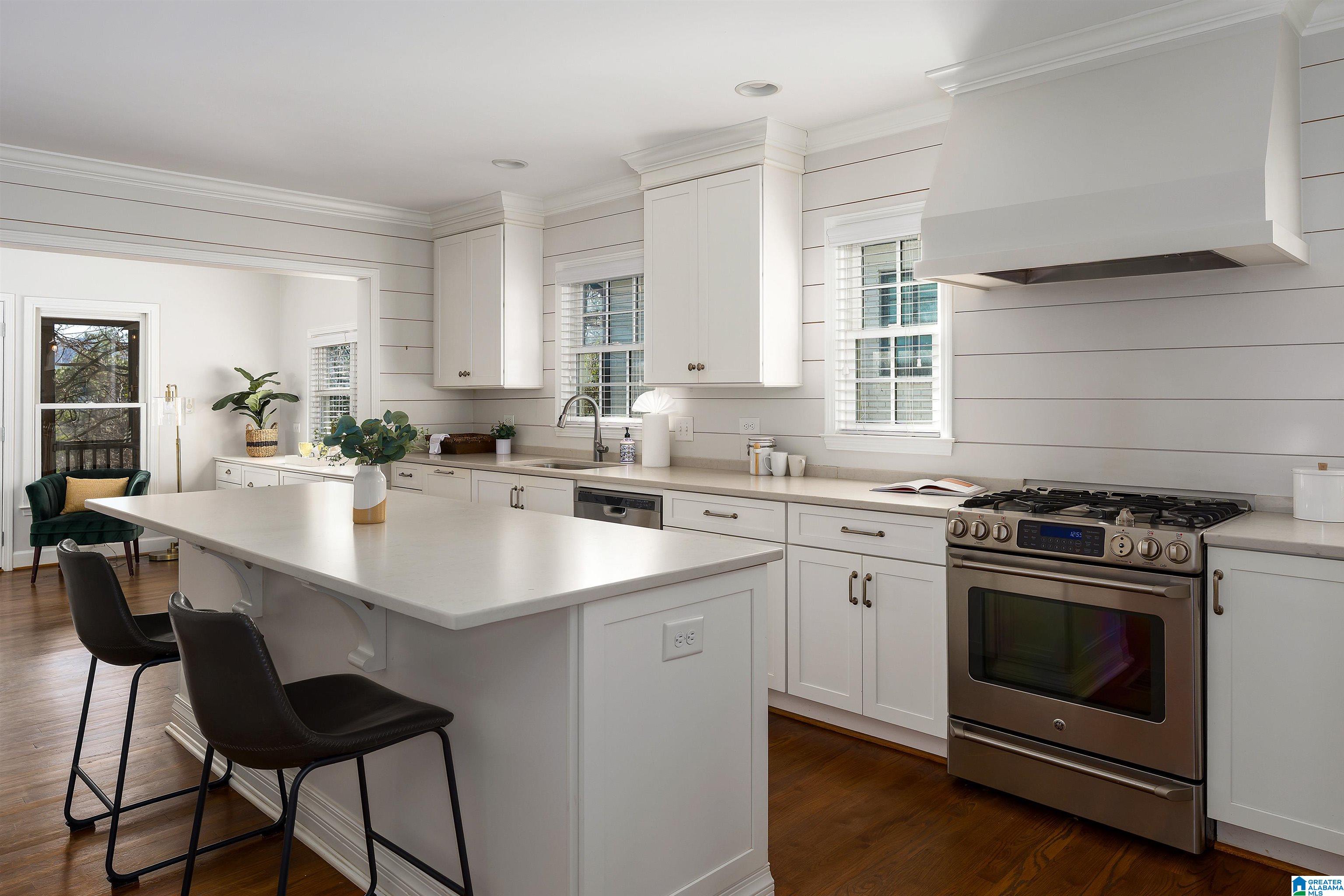 1745 WELLINGTON ROAD