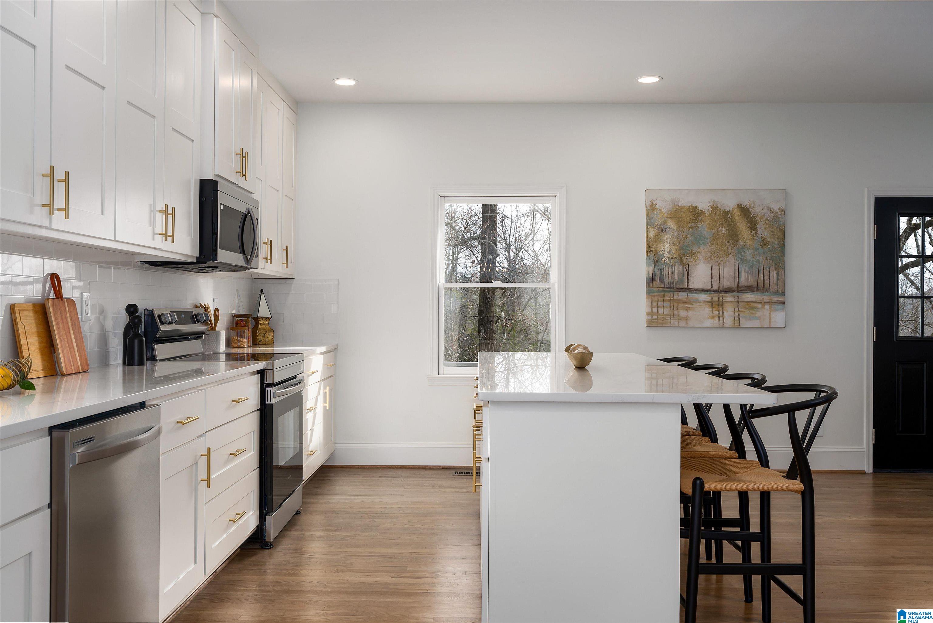 6212 SHADES POINTE LANE