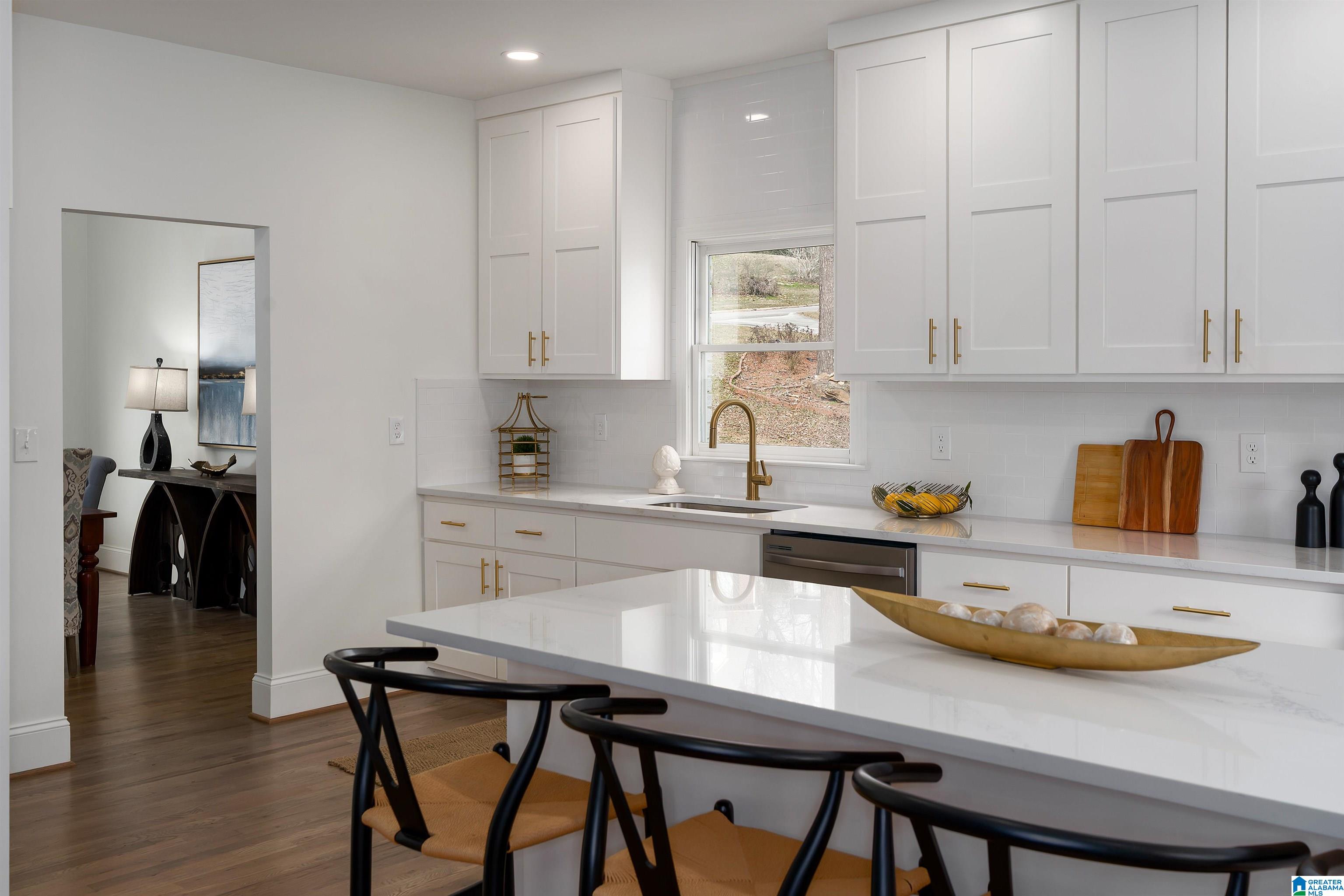 6212 SHADES POINTE LANE