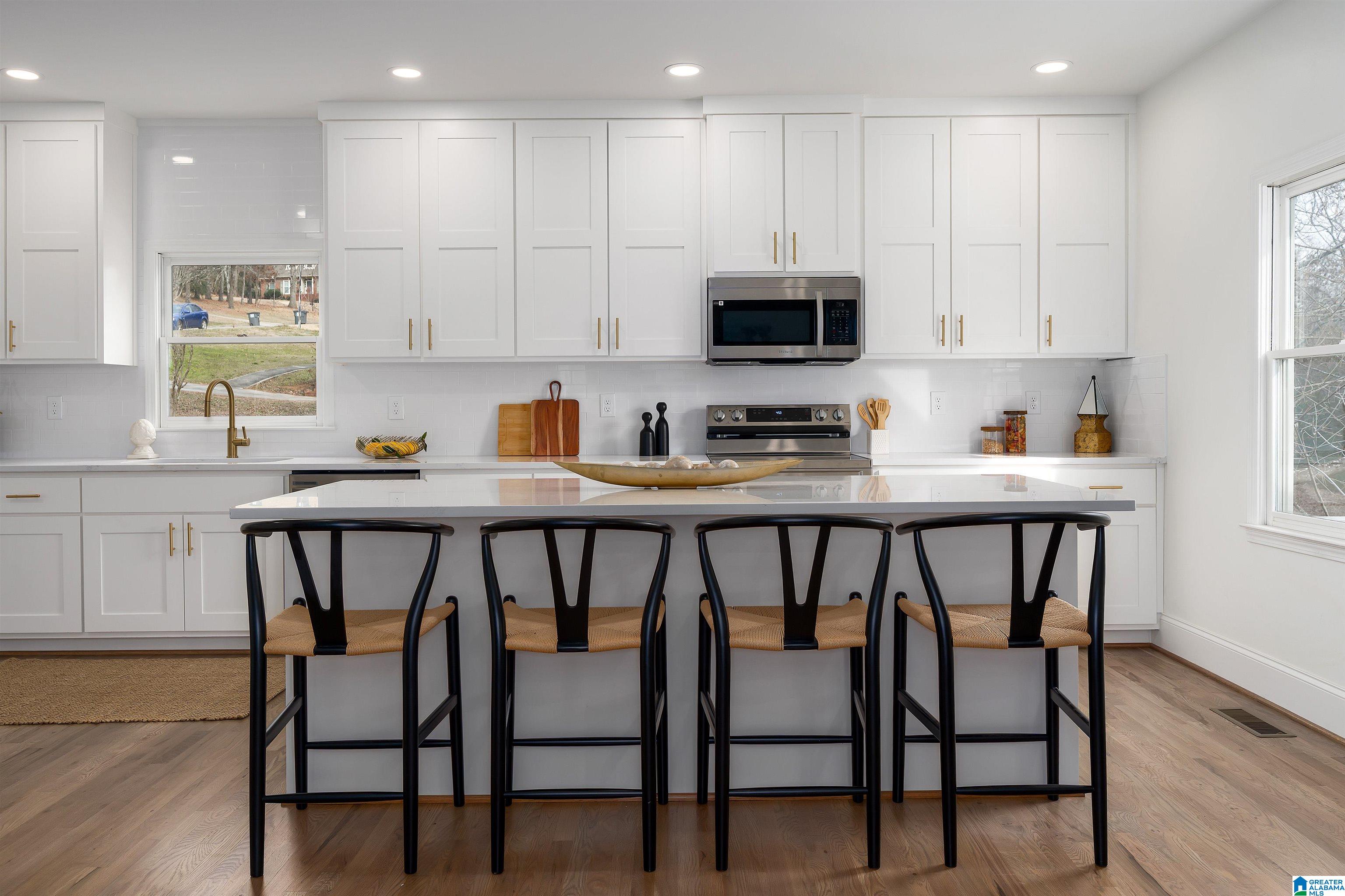 6212 SHADES POINTE LANE