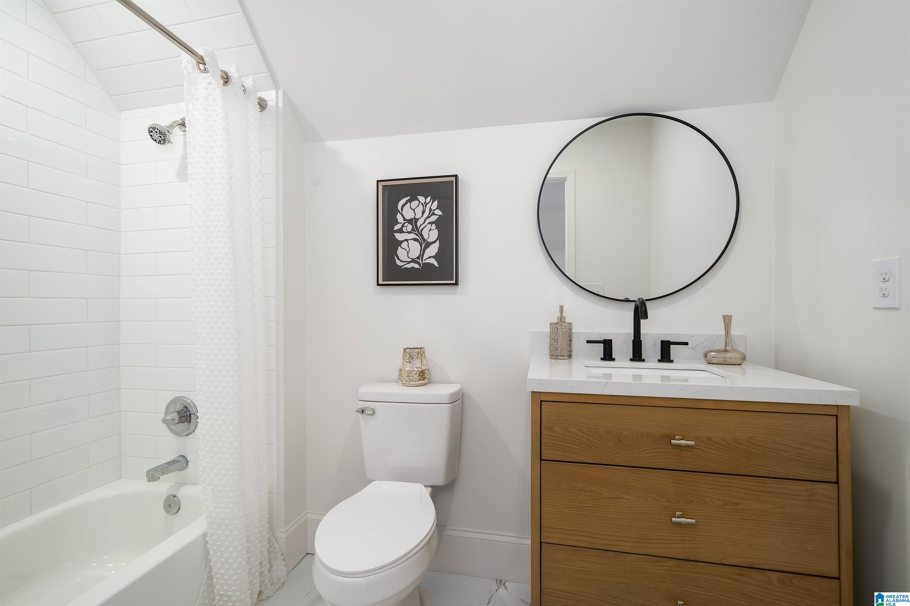 6212 SHADES POINTE LANE