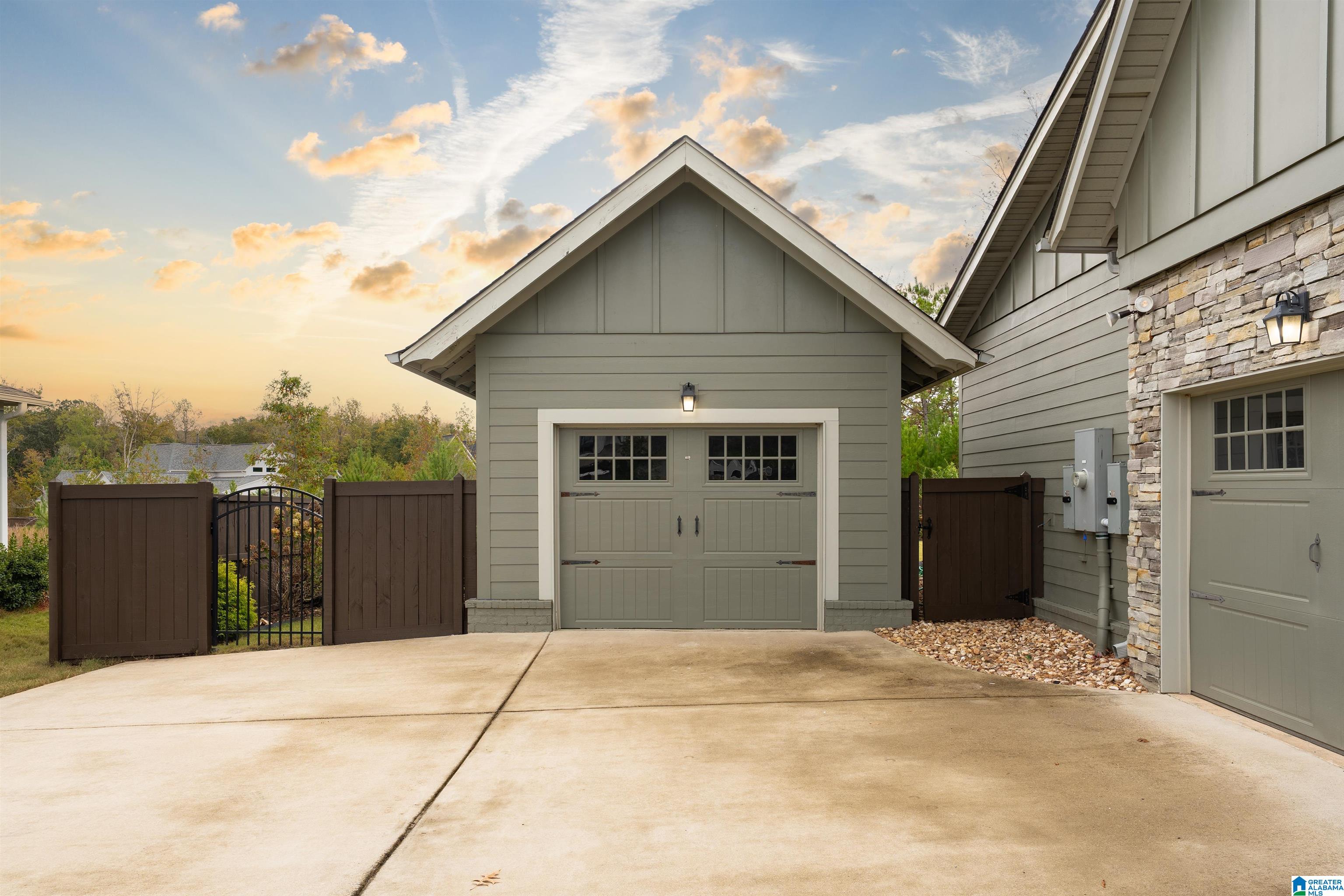 2744 BLACKRIDGE LANE