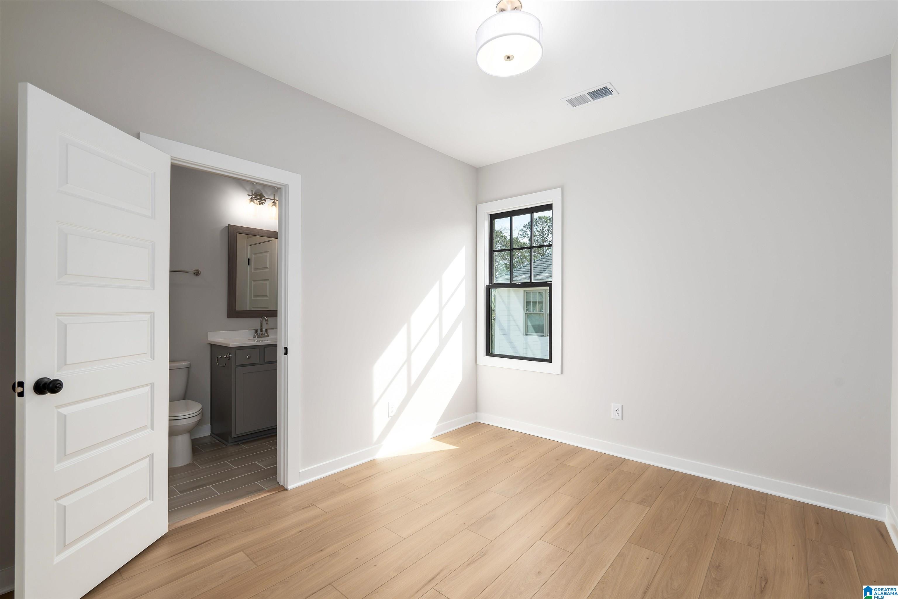 1214 WINDSOR SQUARE