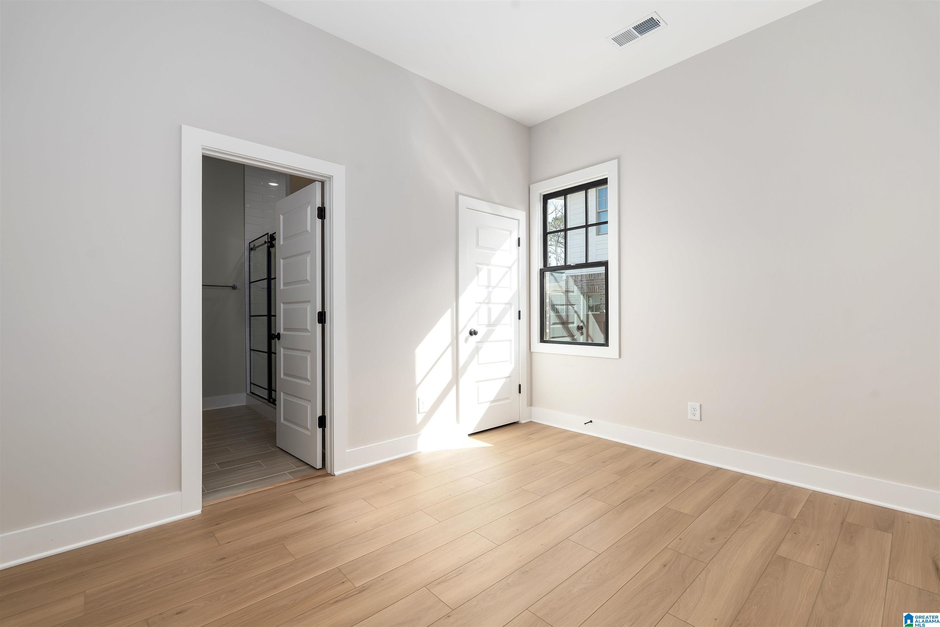 1214 WINDSOR SQUARE