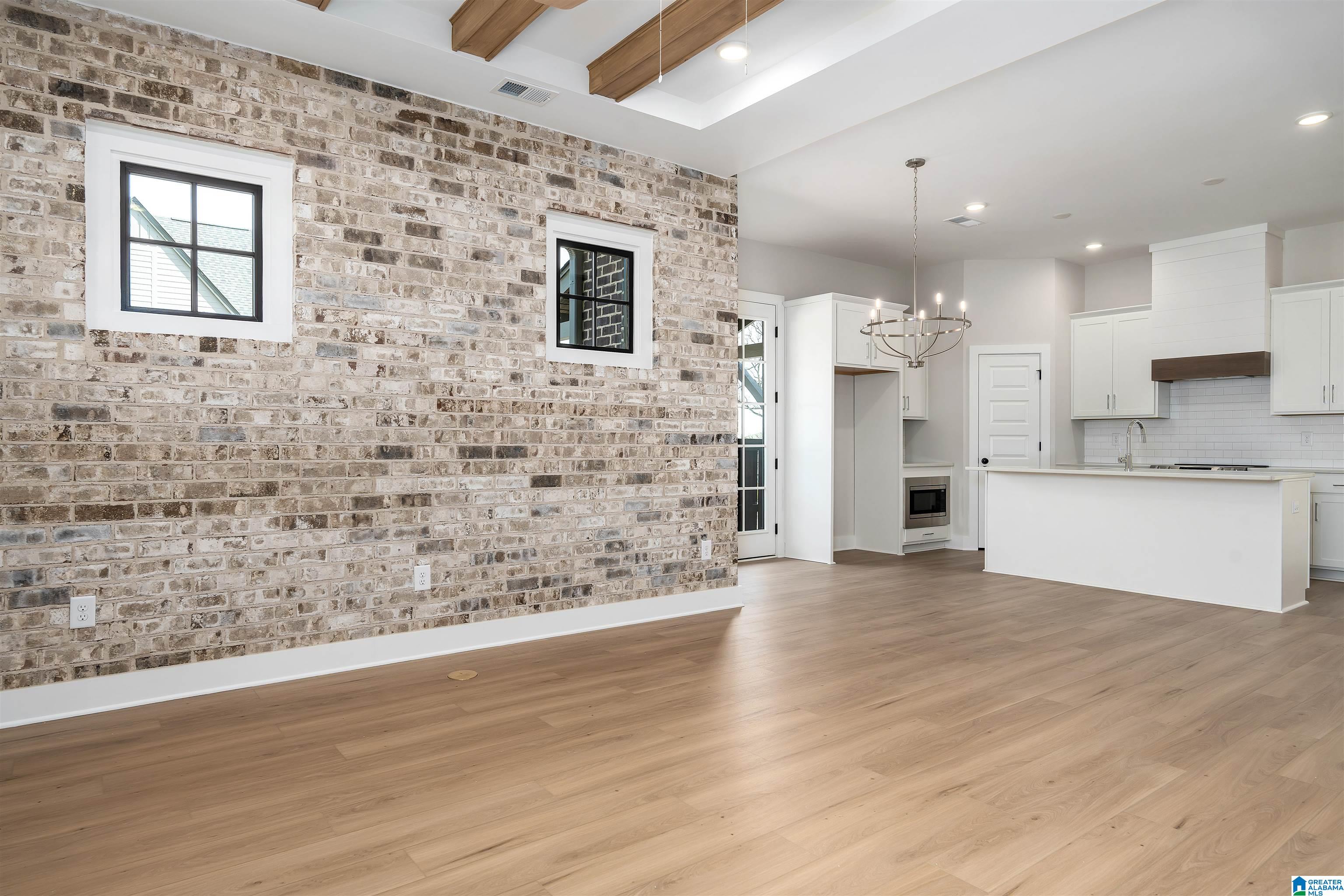1214 WINDSOR SQUARE