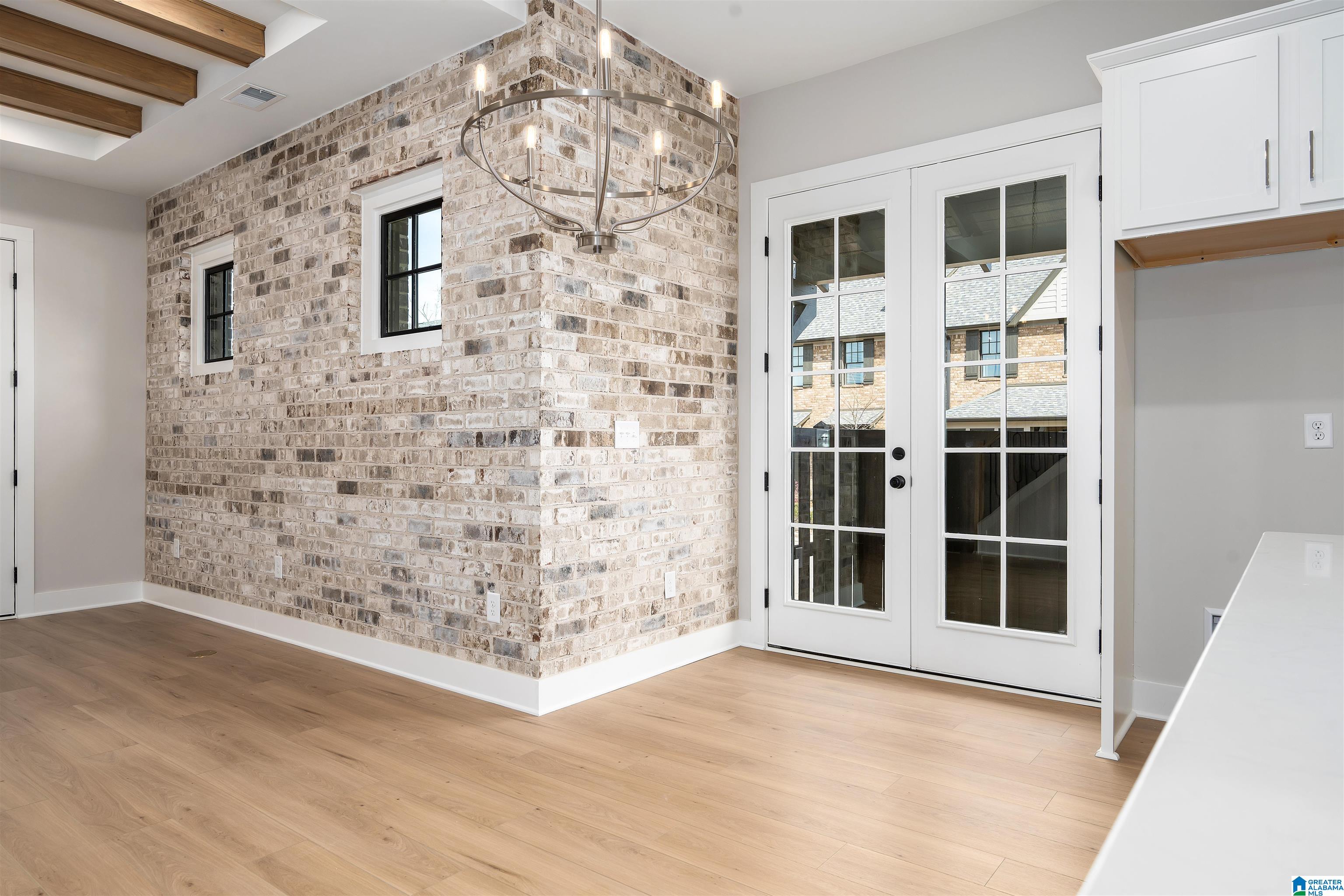 1214 WINDSOR SQUARE