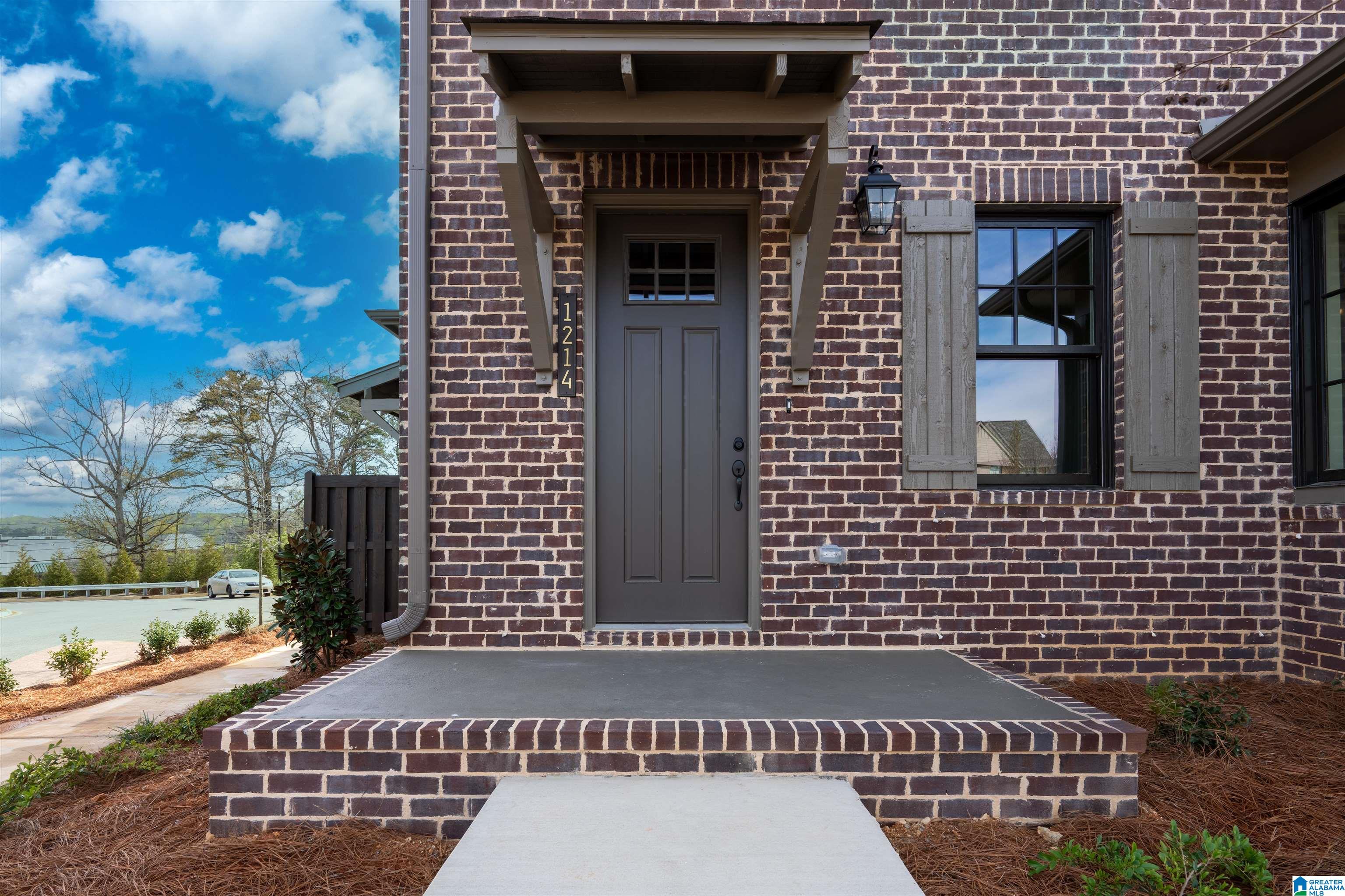 1214 WINDSOR SQUARE