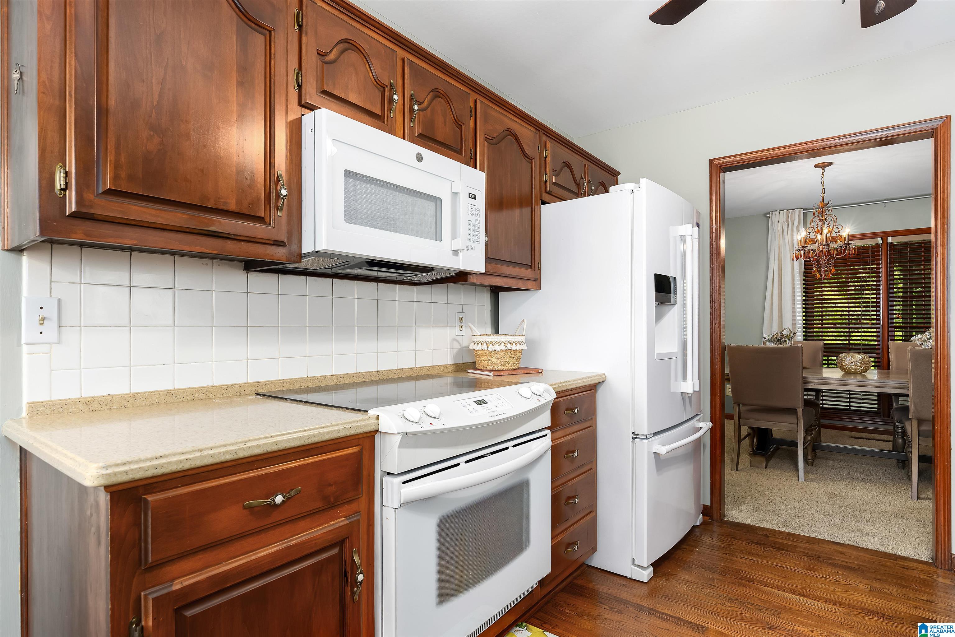 1420 E WHIRLAWAY