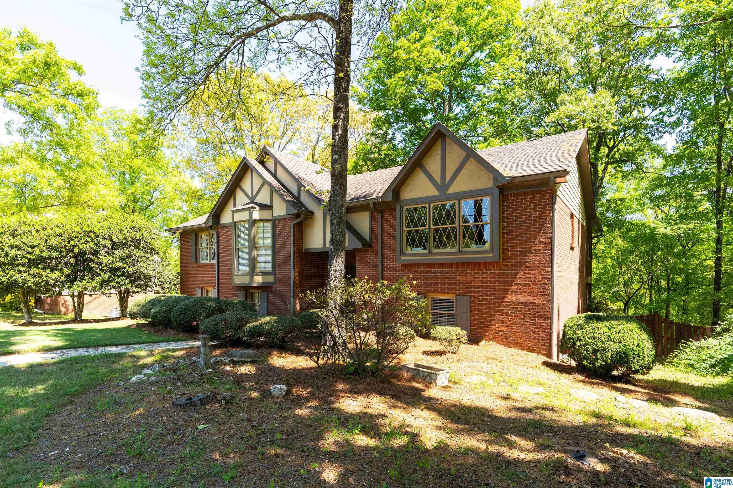 1420 E WHIRLAWAY