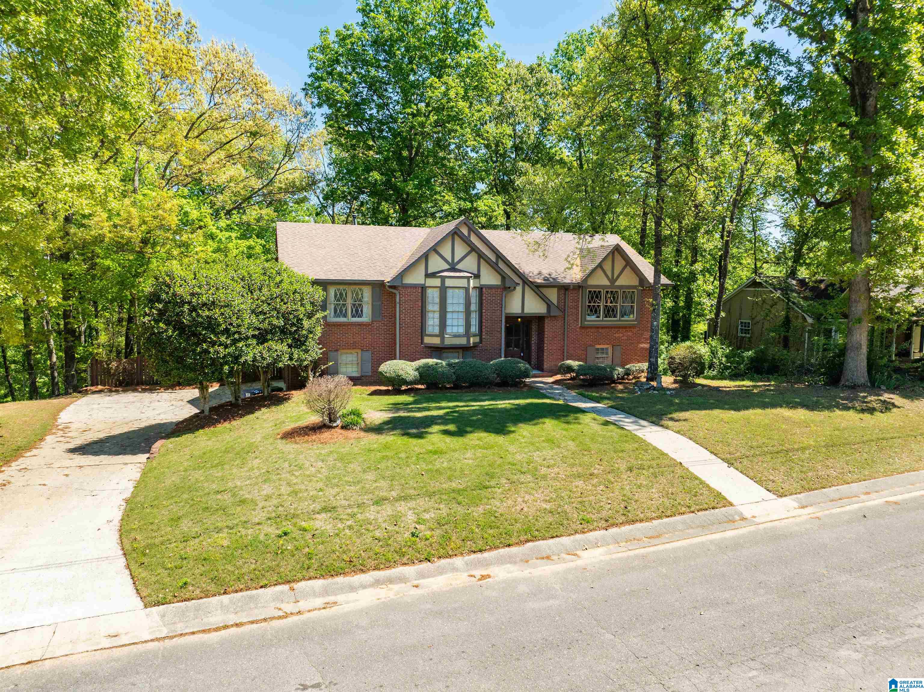 1420 E WHIRLAWAY
