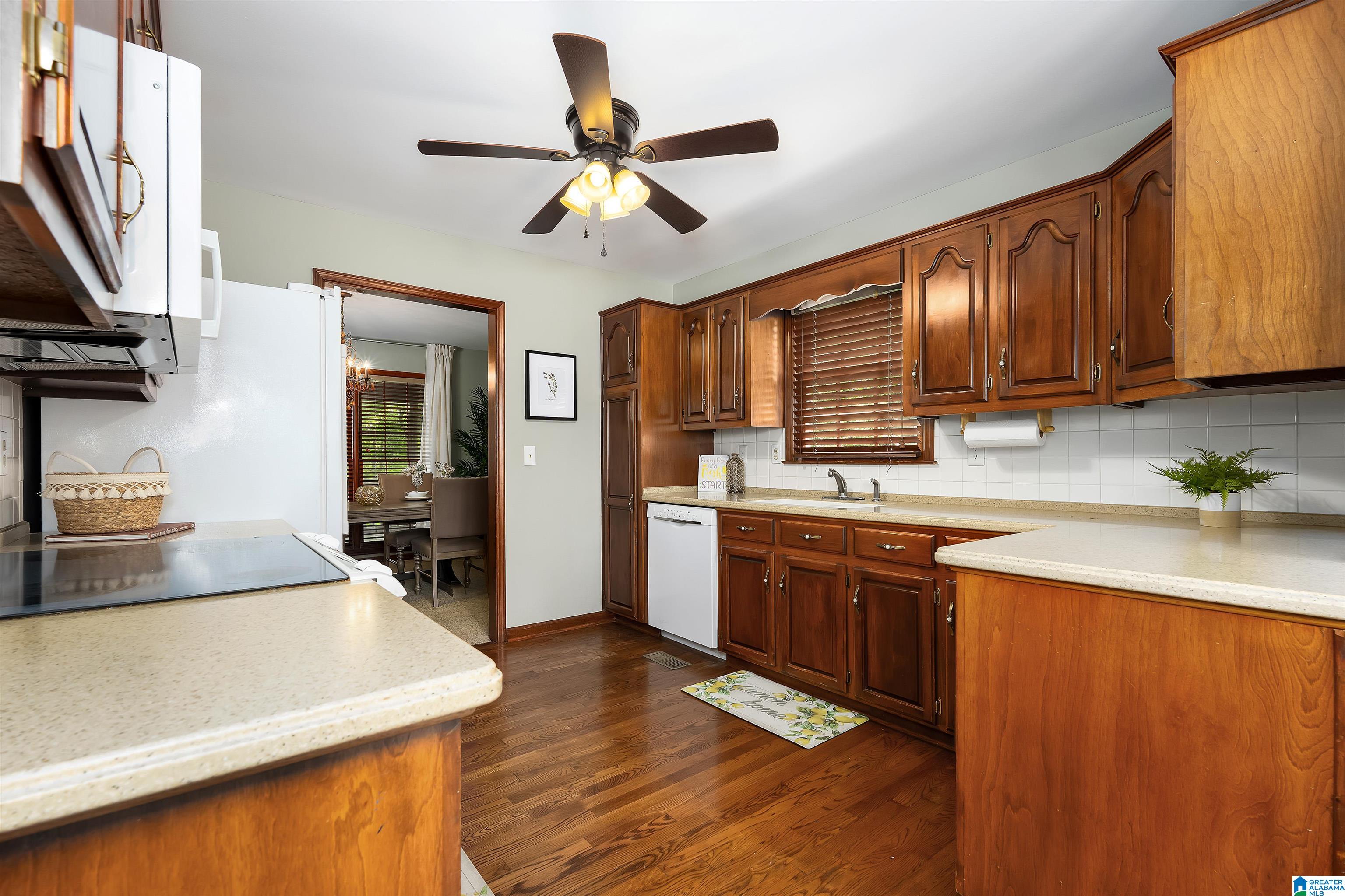 1420 E WHIRLAWAY