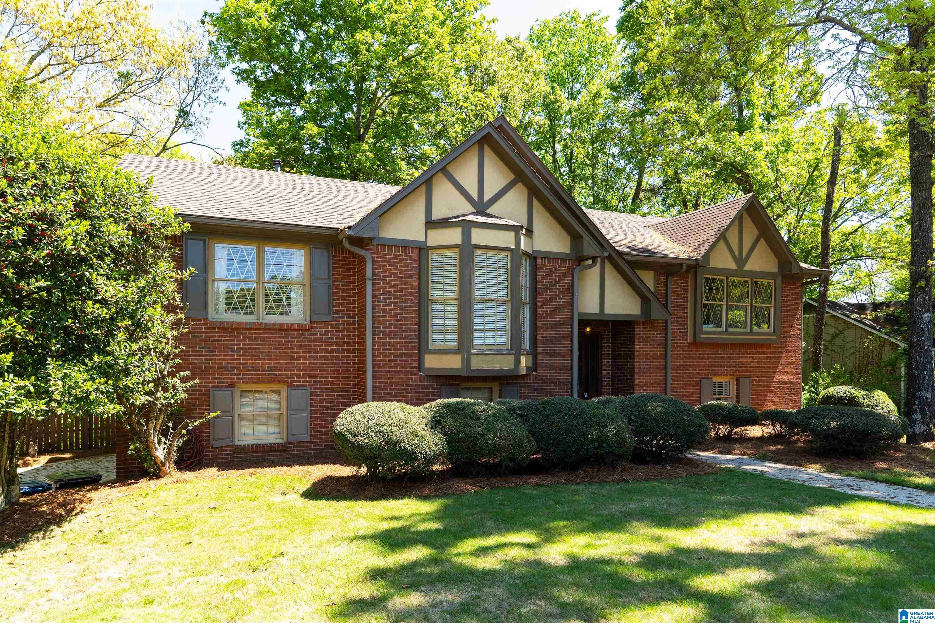 1420 E WHIRLAWAY