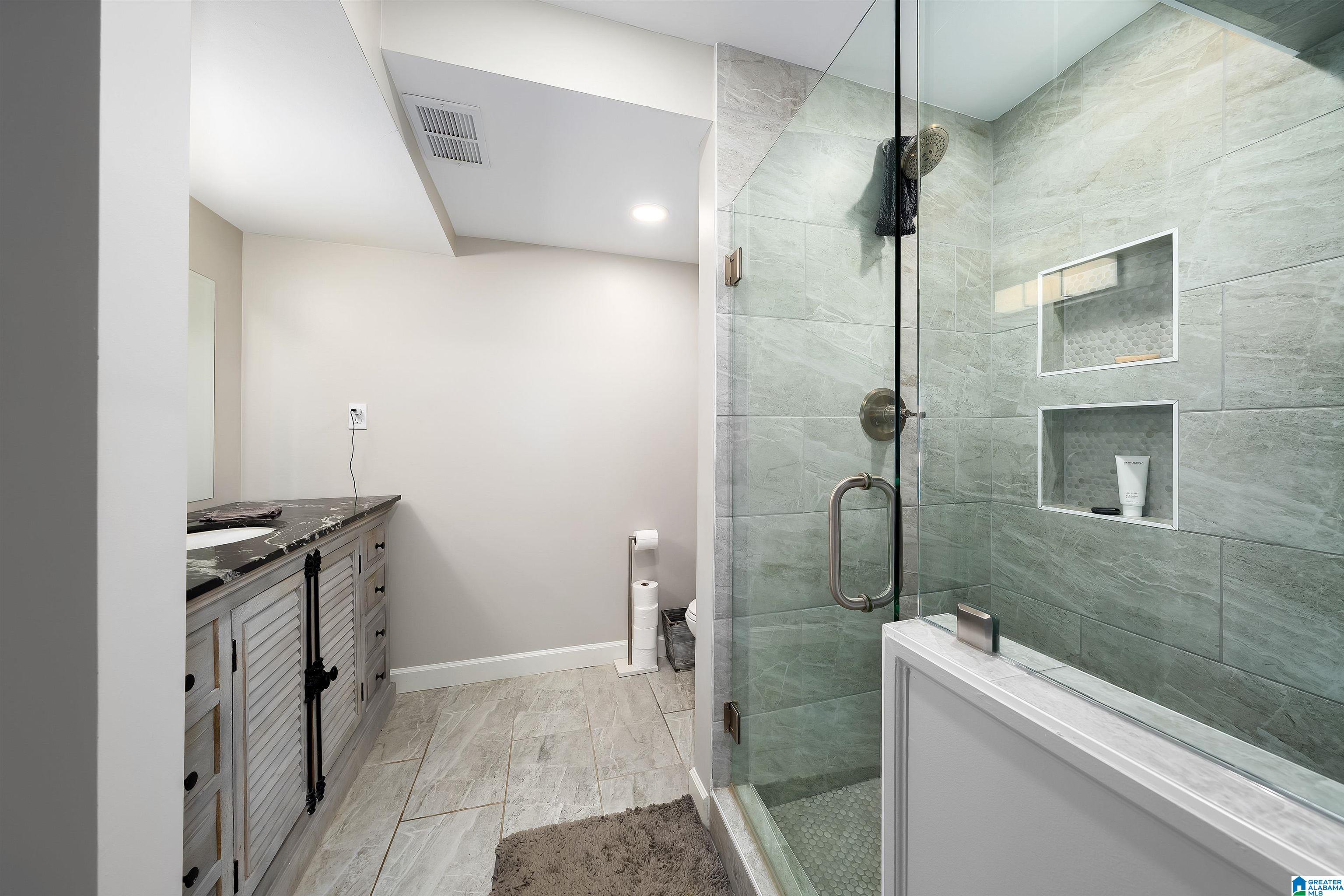 2633 SOUTHVIEW PLACE