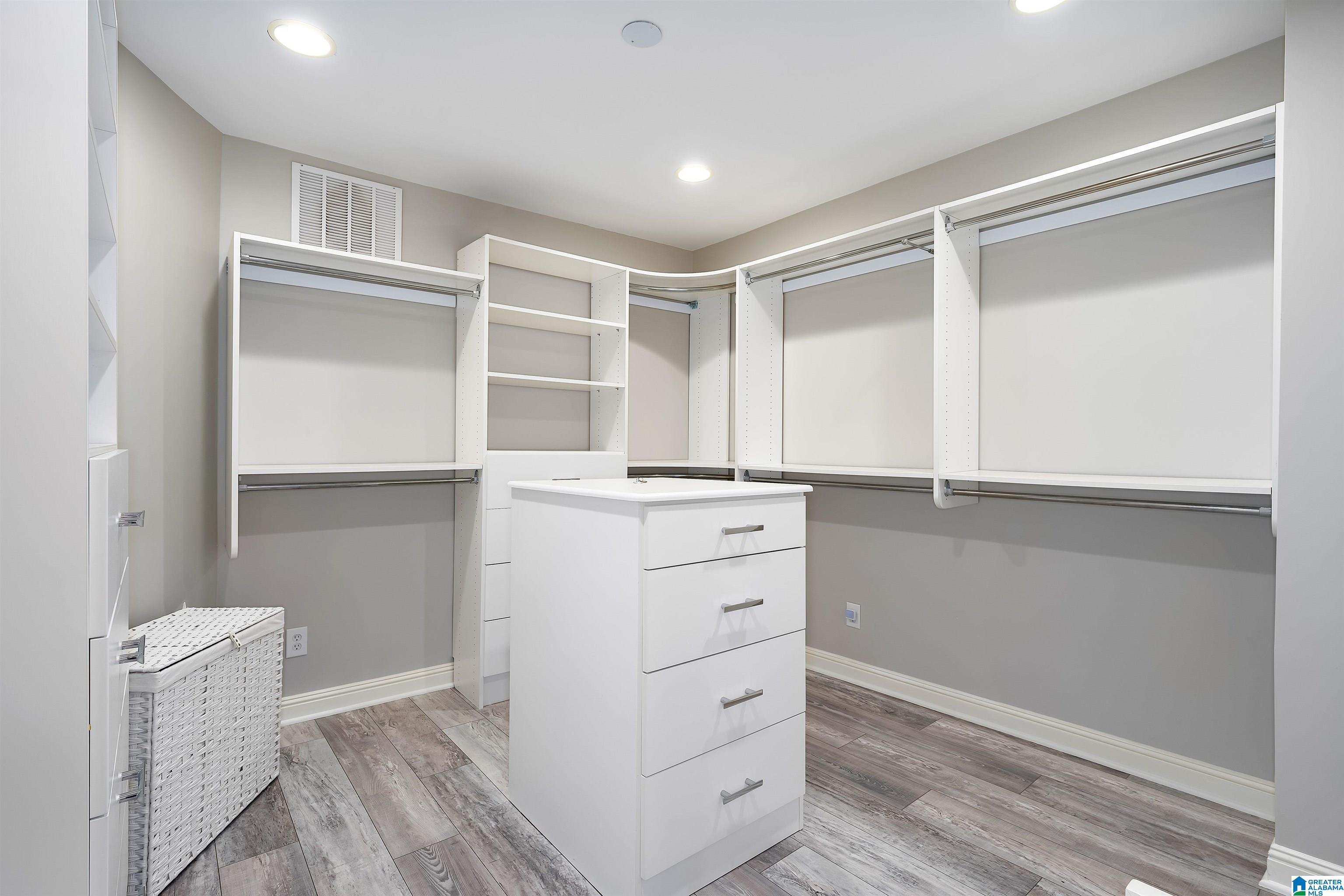 2633 SOUTHVIEW PLACE
