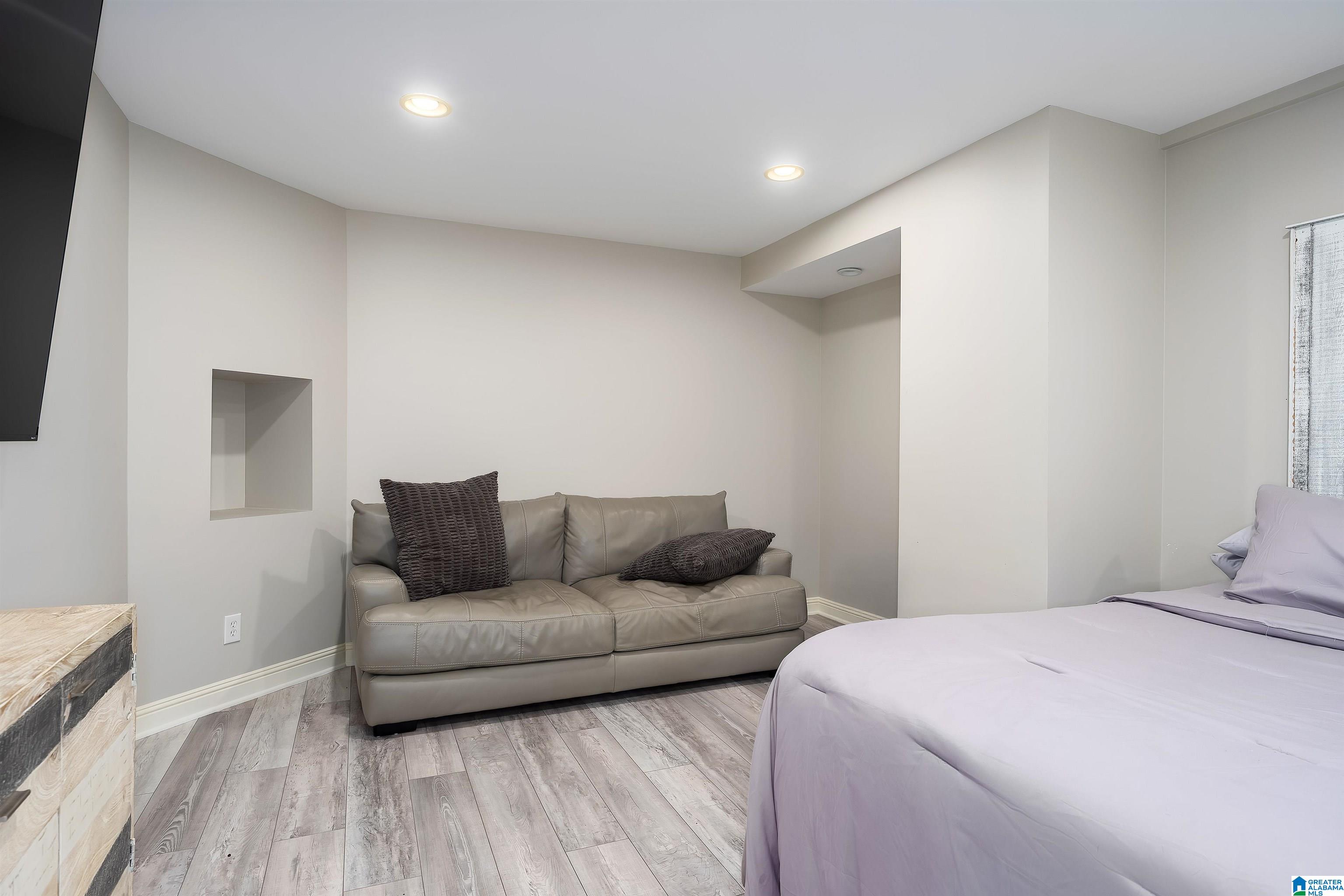 2633 SOUTHVIEW PLACE