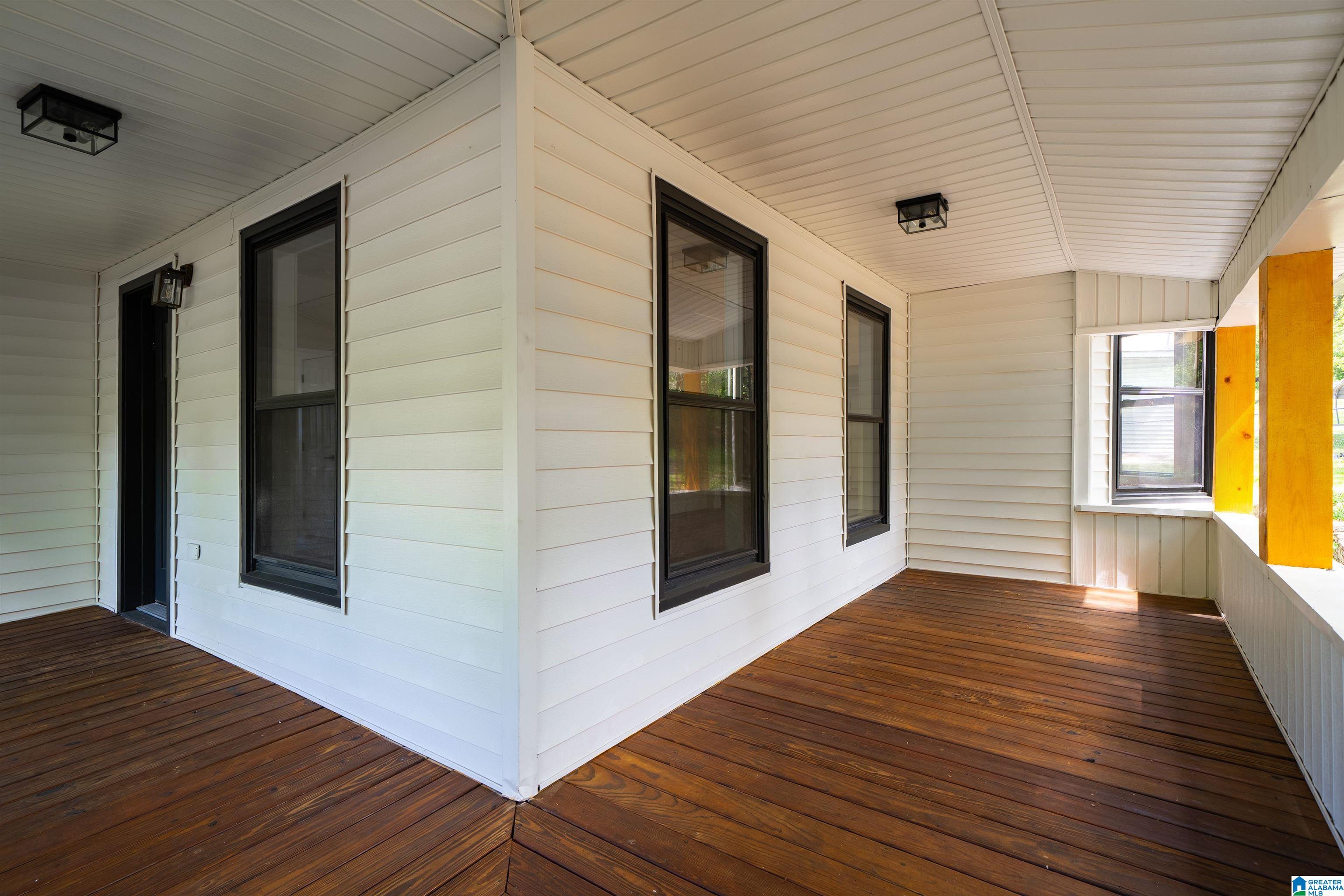 211 5TH AVENUE NE
