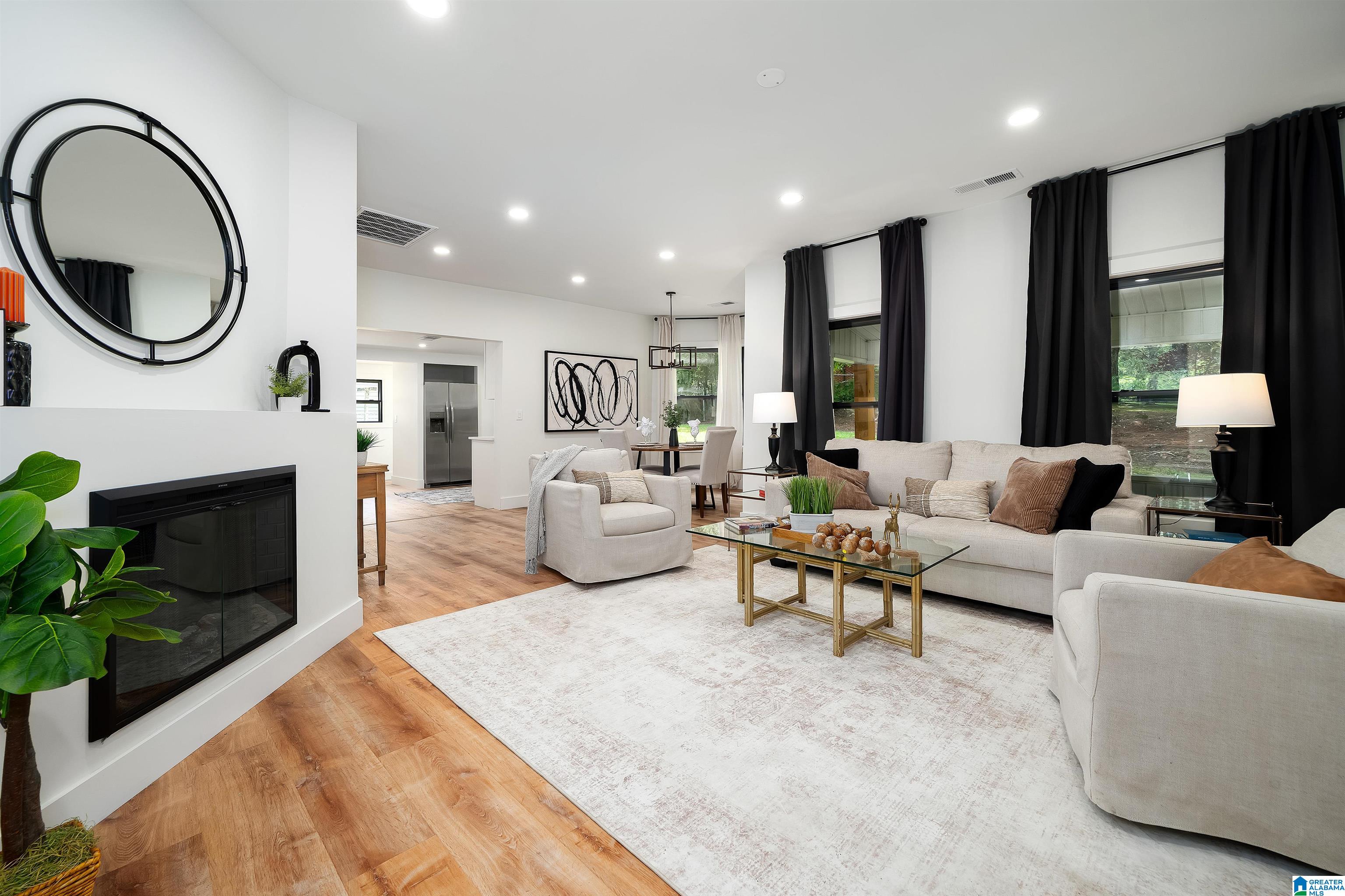 211 5TH AVENUE NE