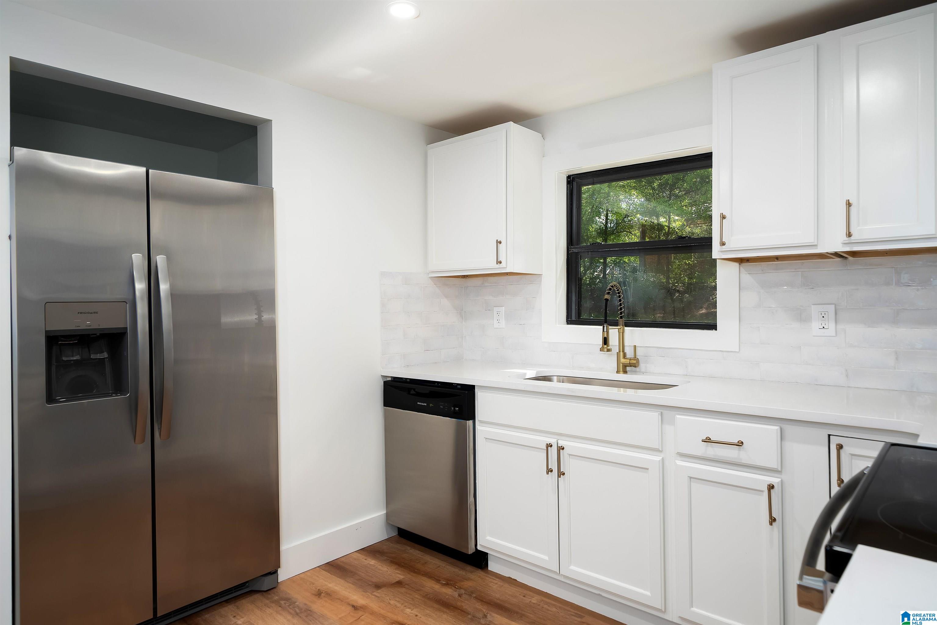211 5TH AVENUE NE