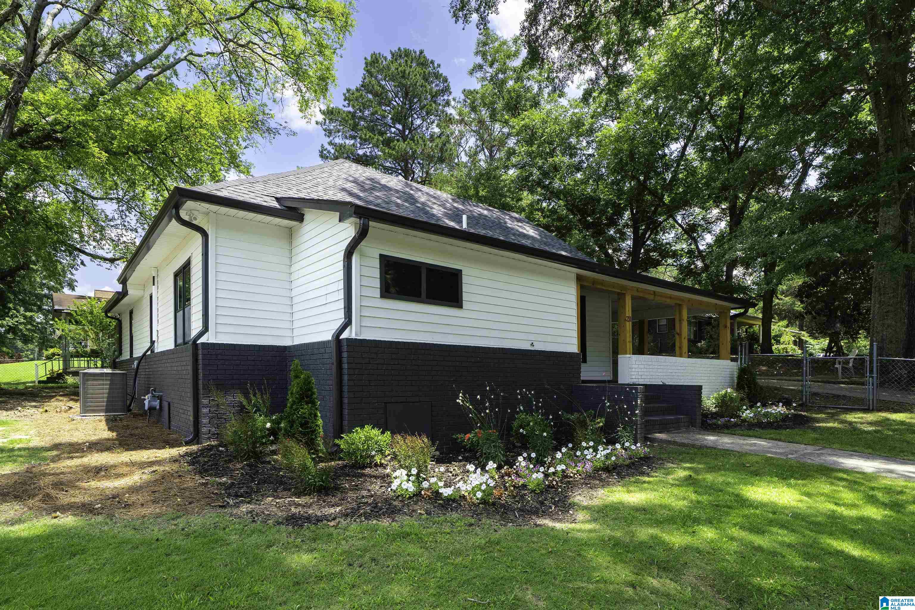 211 5TH AVENUE NE