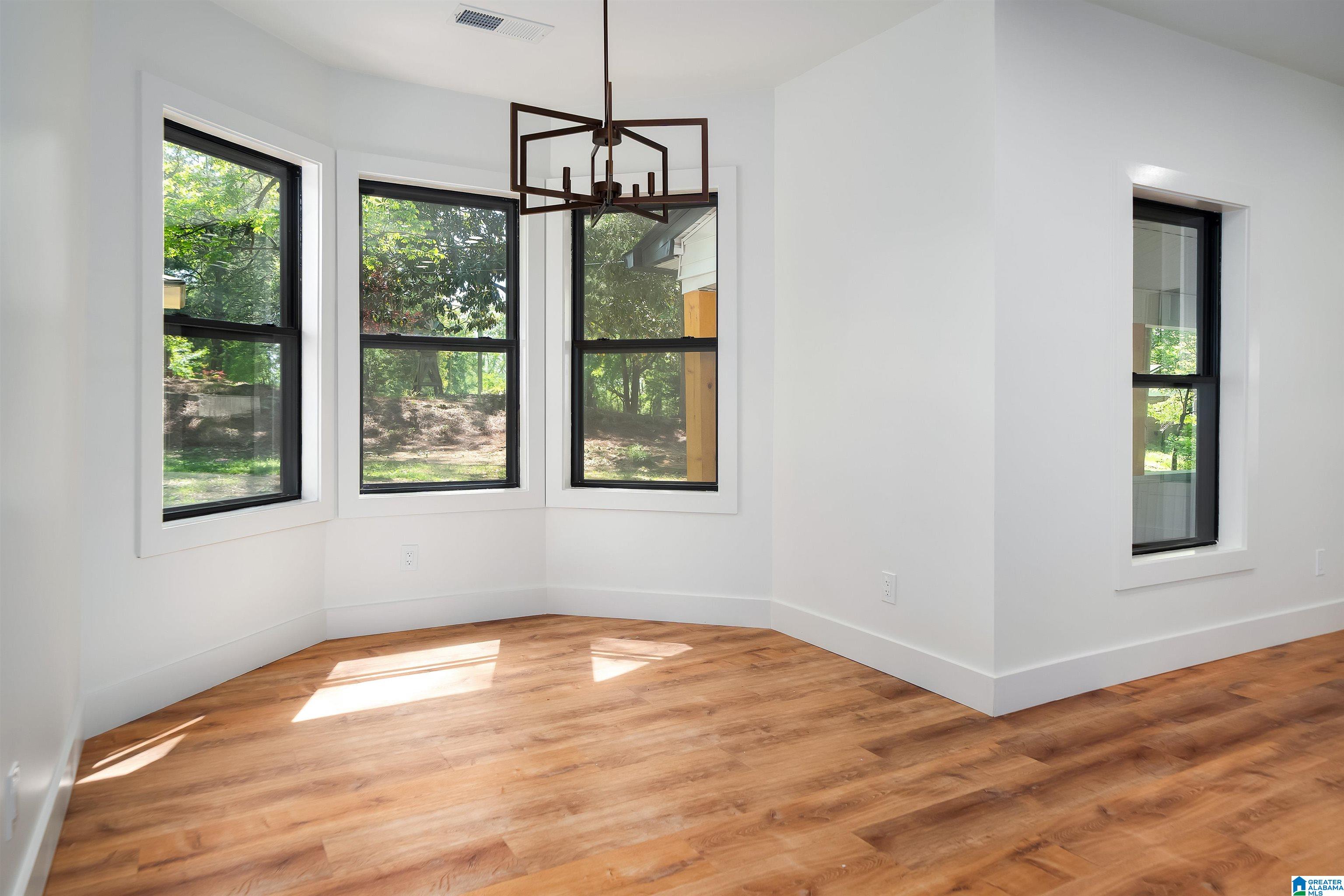 211 5TH AVENUE NE