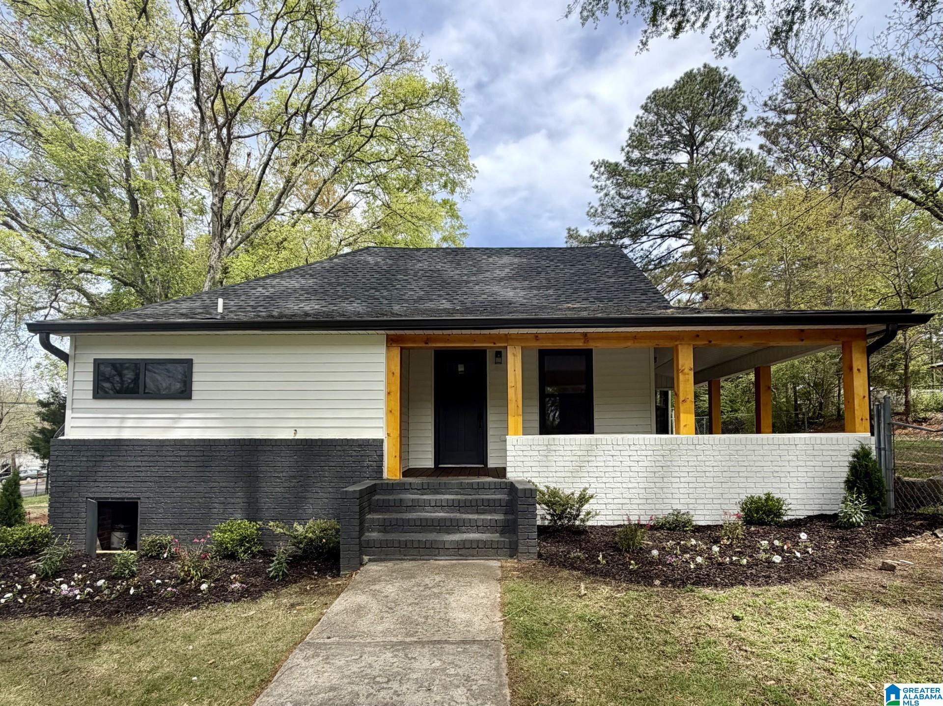 211 5TH AVENUE NE