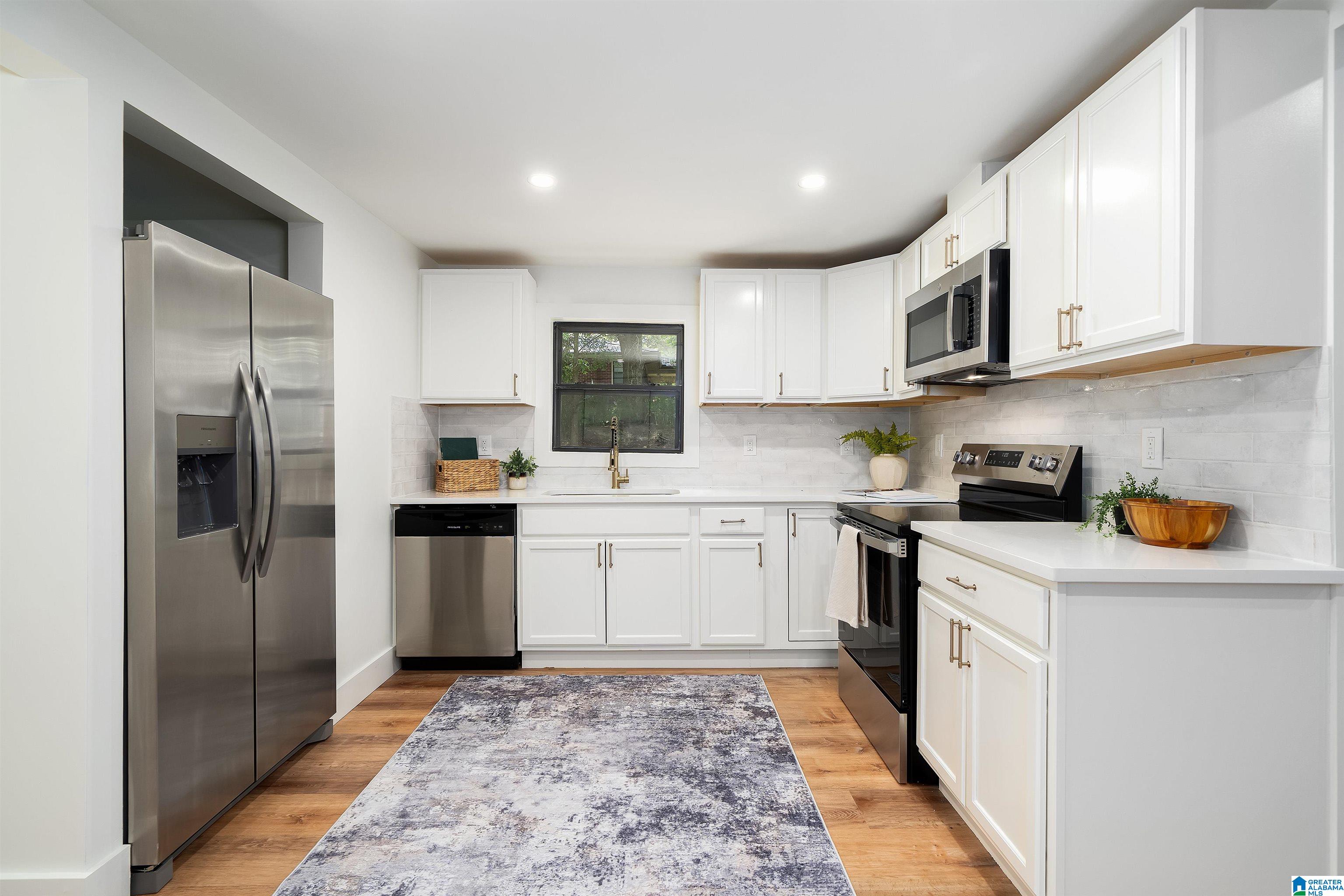 211 5TH AVENUE NE
