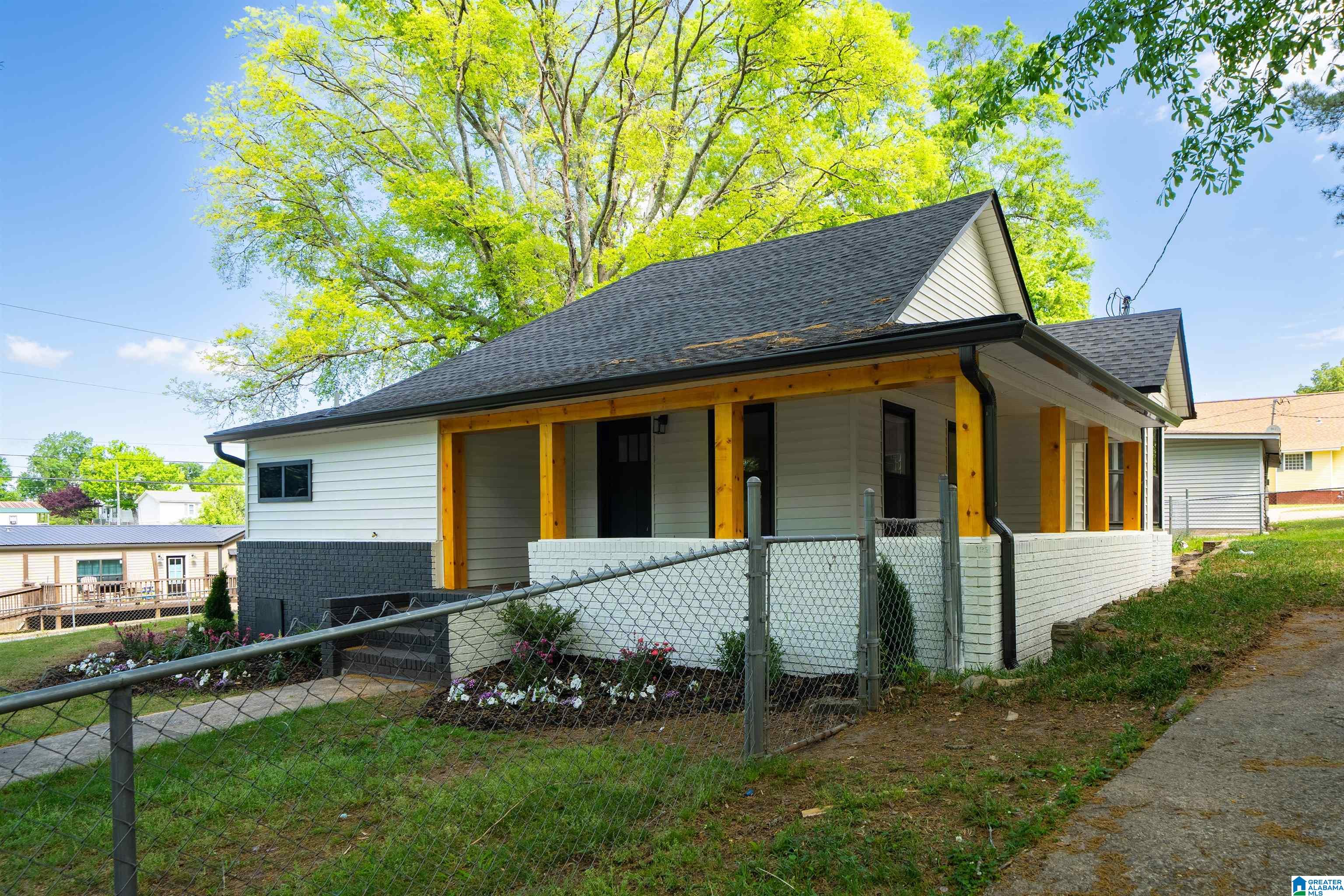 211 5TH AVENUE NE